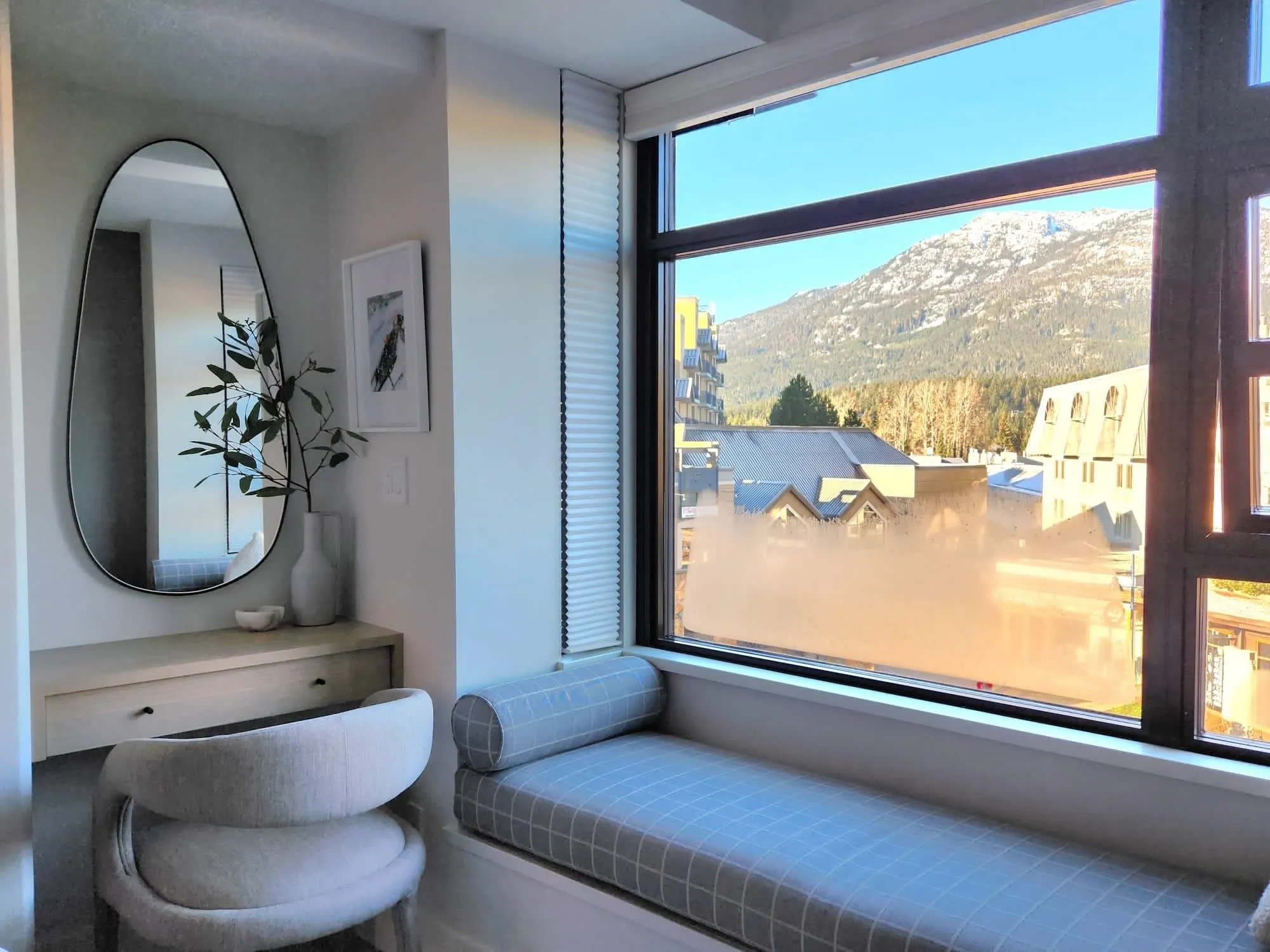 307 4280 Mountain Square