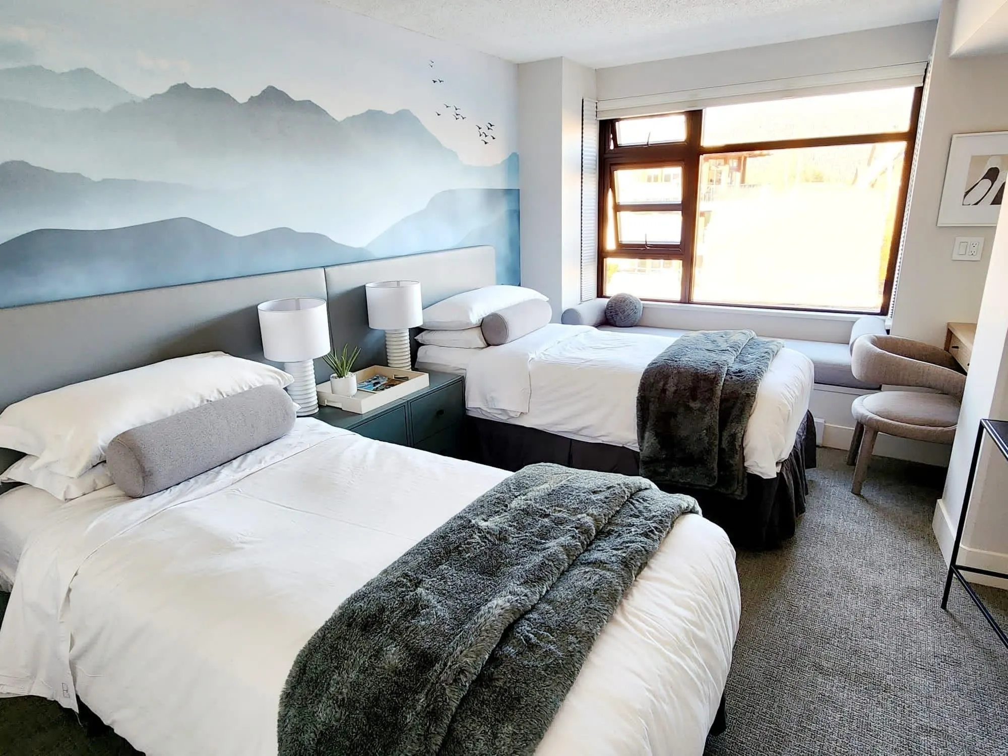 307 4280 Mountain Square