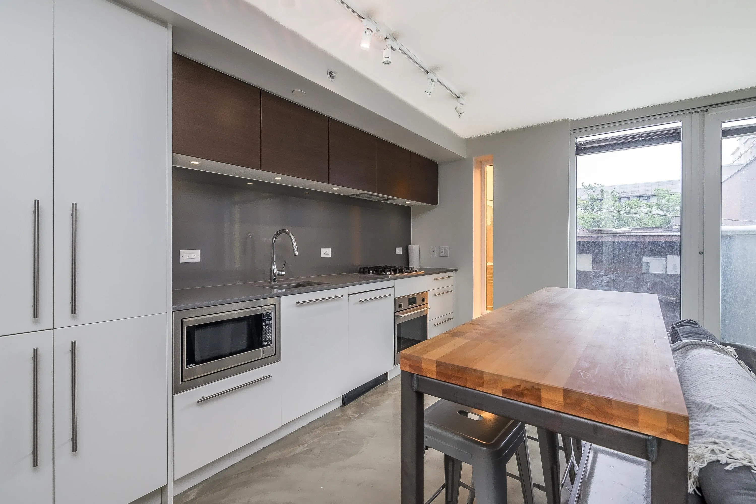 505 150 E Cordova Street
