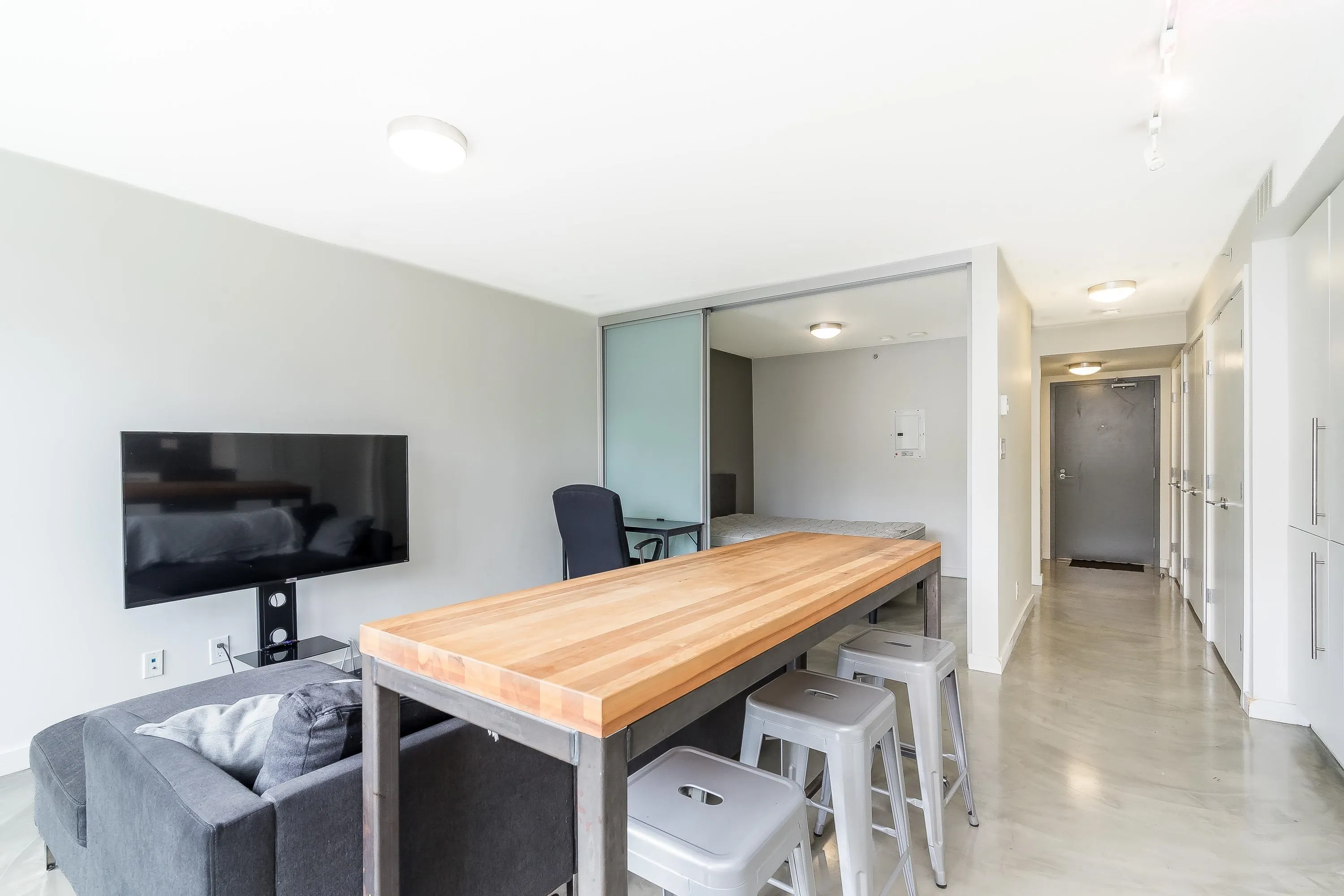 505 150 E Cordova Street