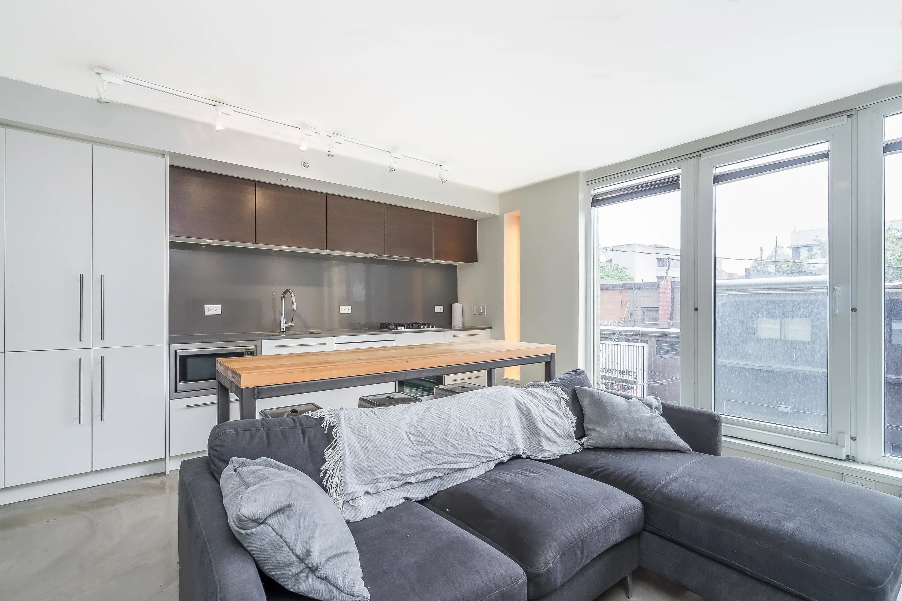 505 150 E Cordova Street