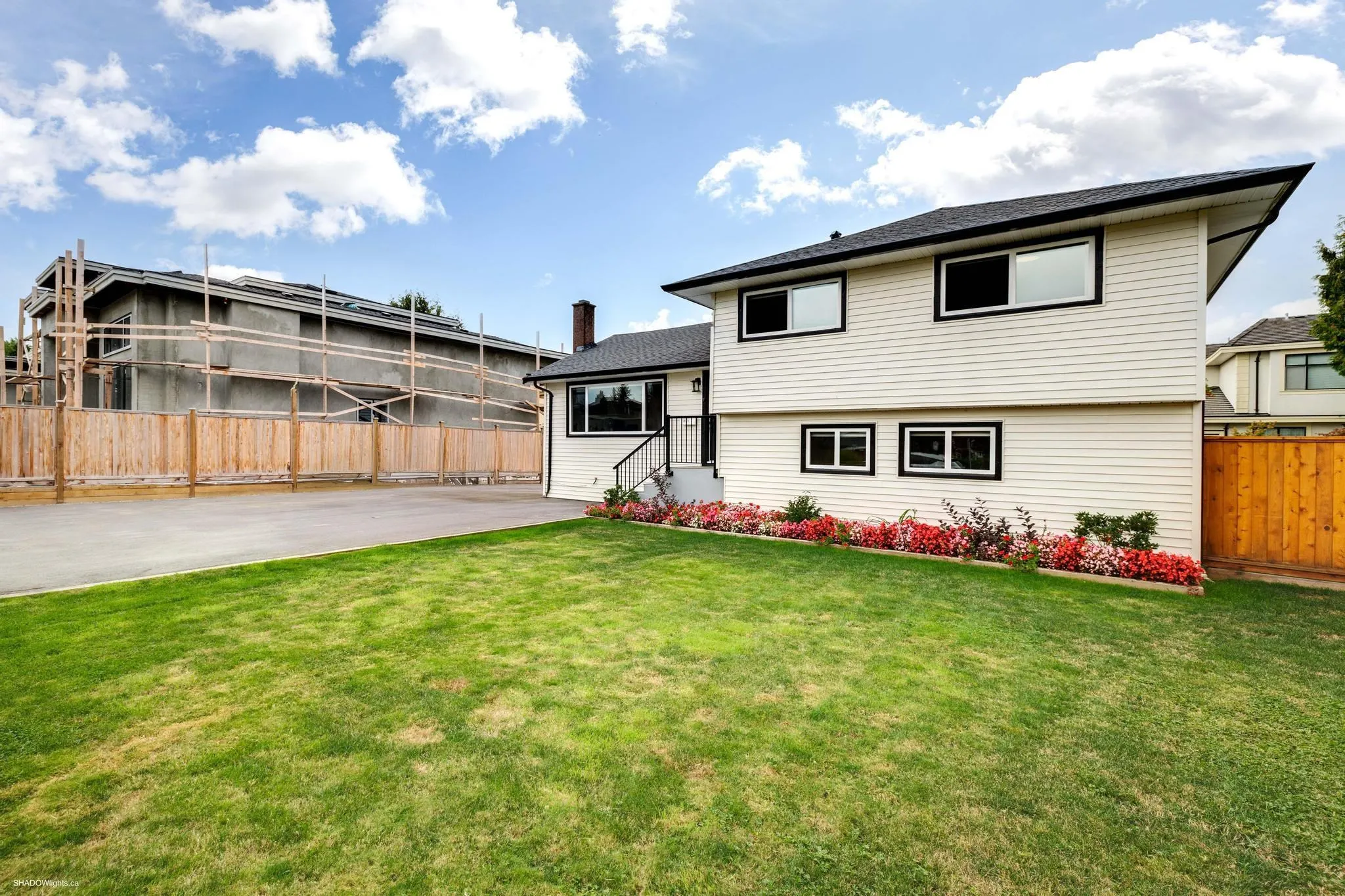 9360 Pinewell Crescent
