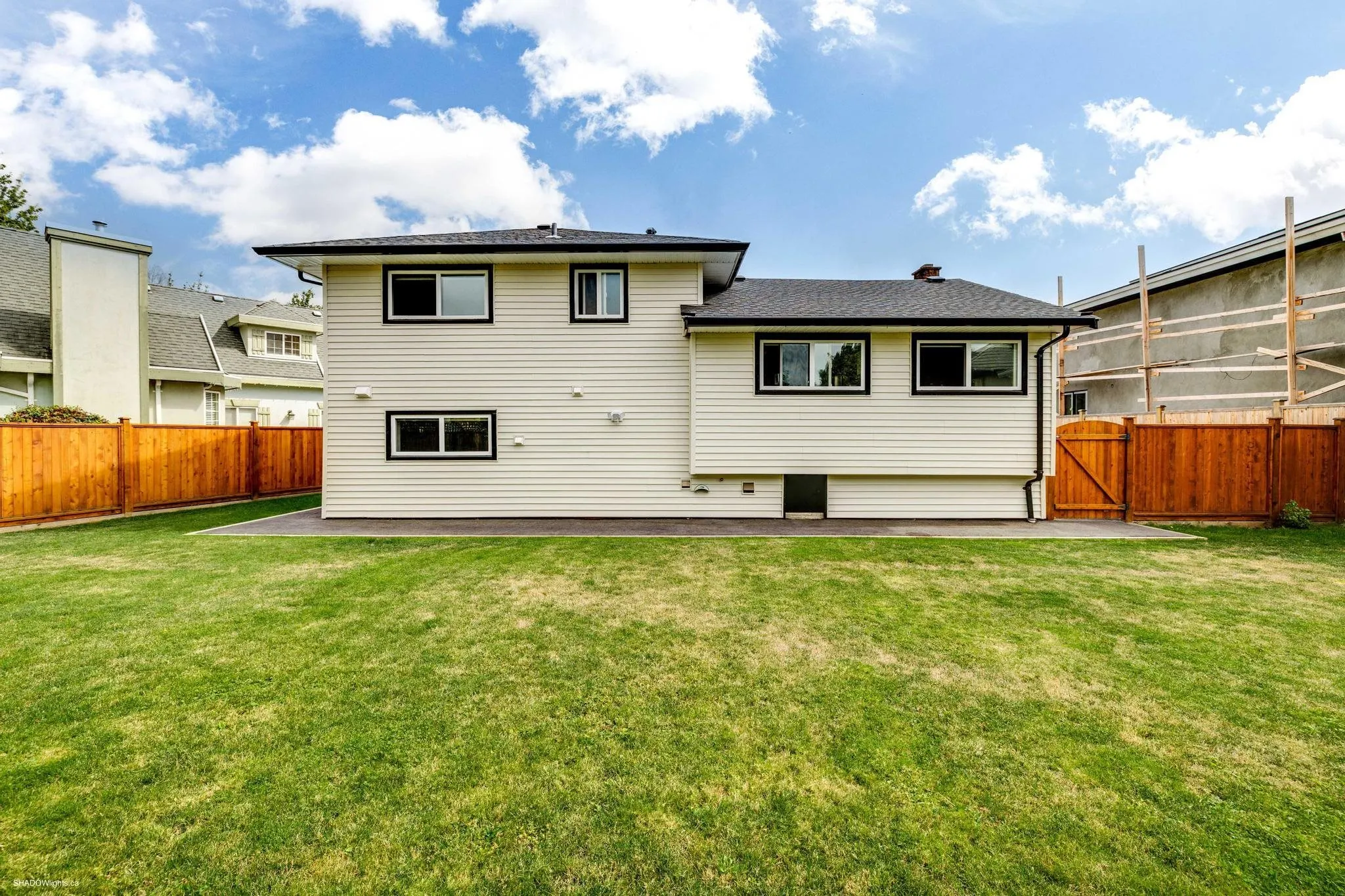 9360 Pinewell Crescent