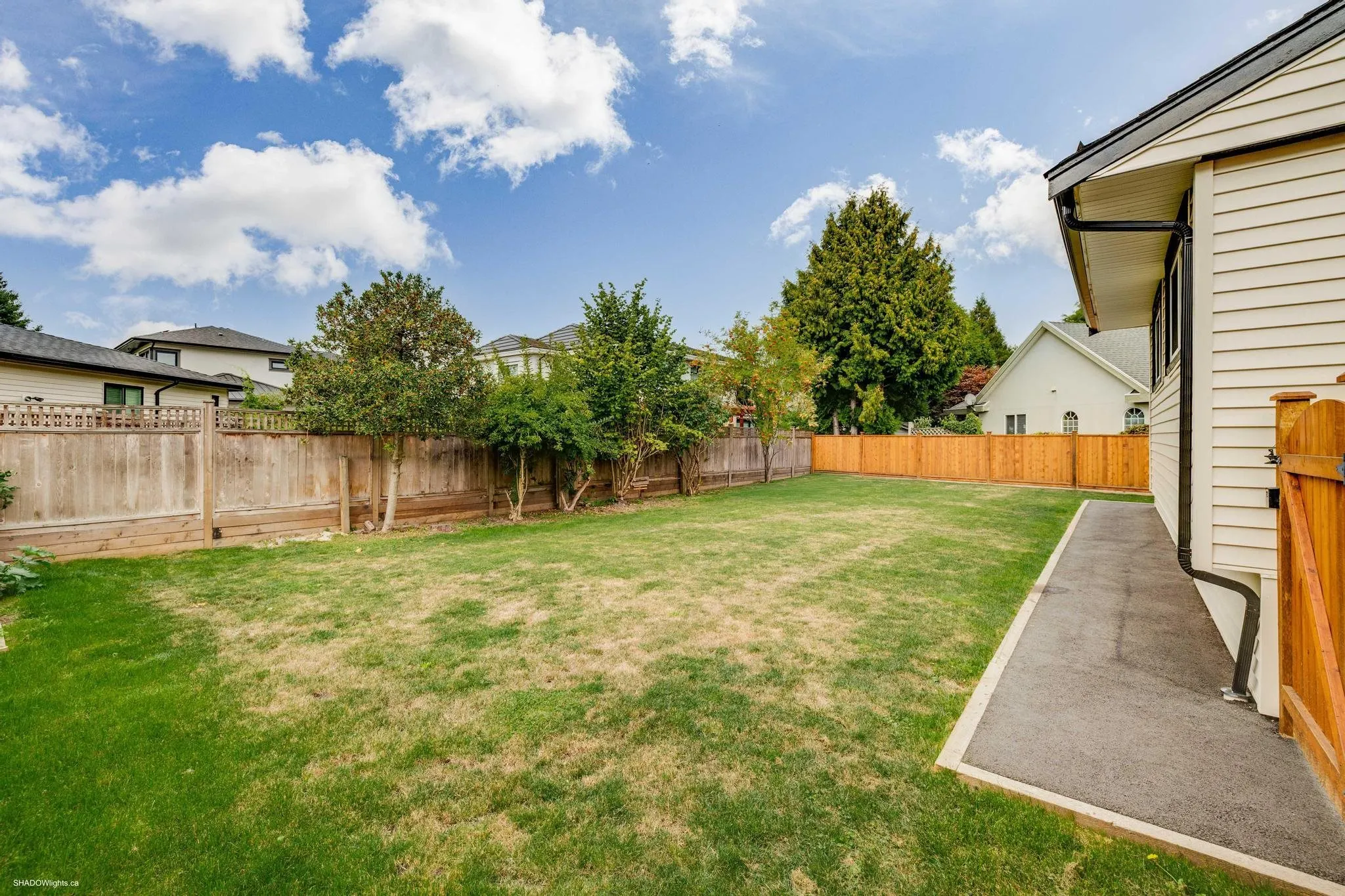 9360 Pinewell Crescent