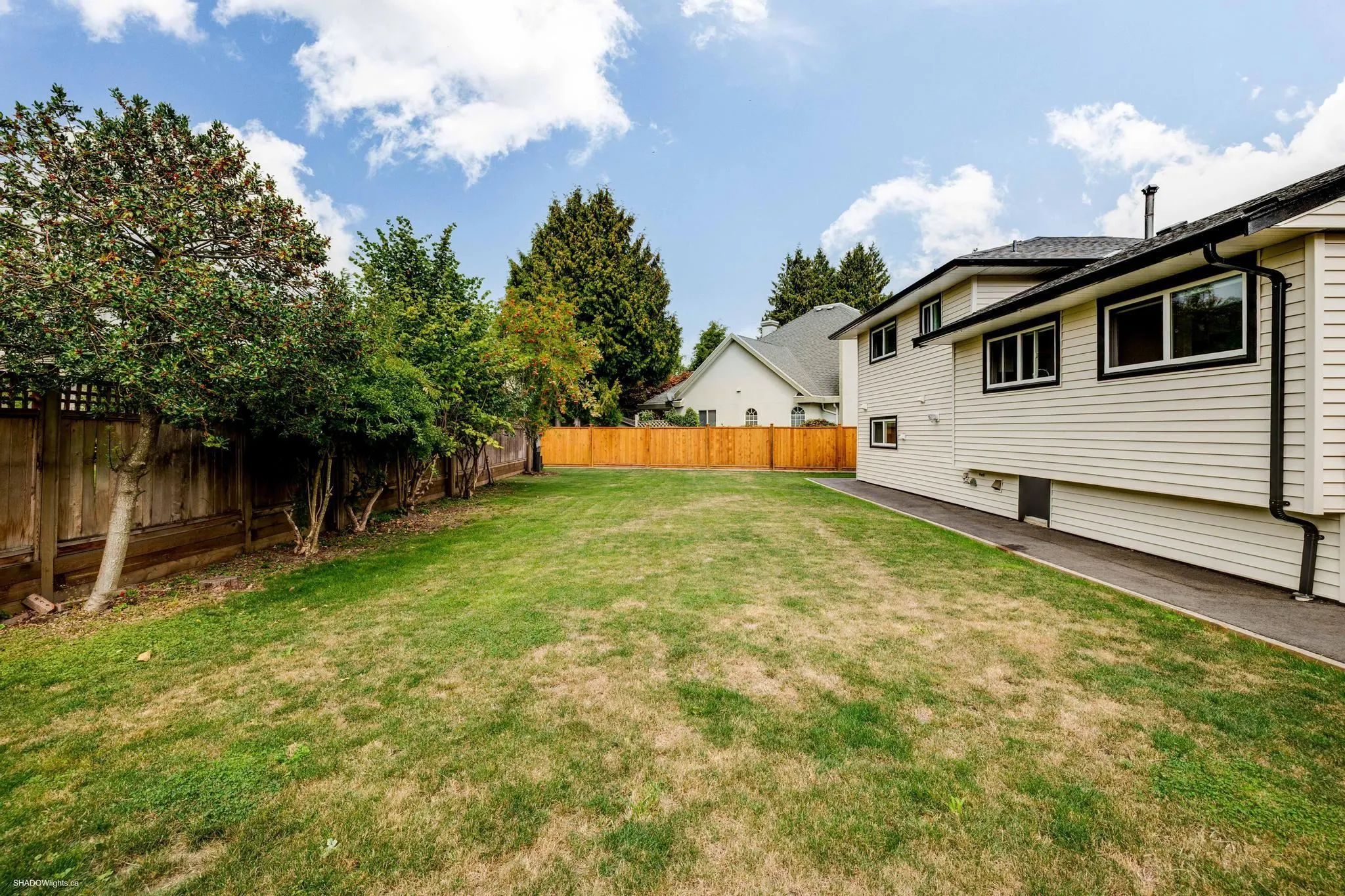9360 Pinewell Crescent