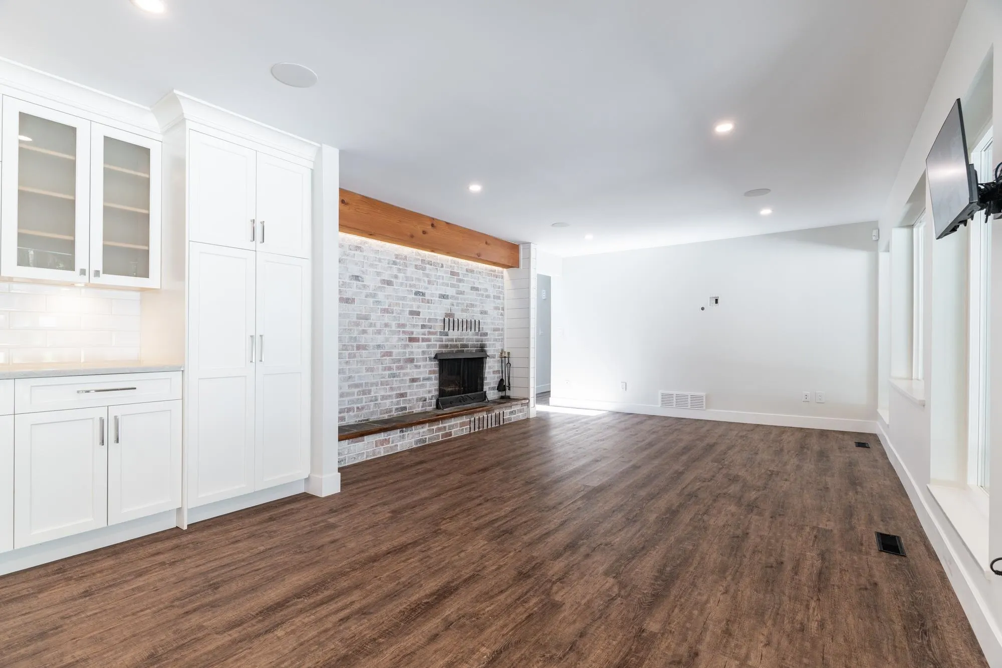 27561 Sayers Crescent
