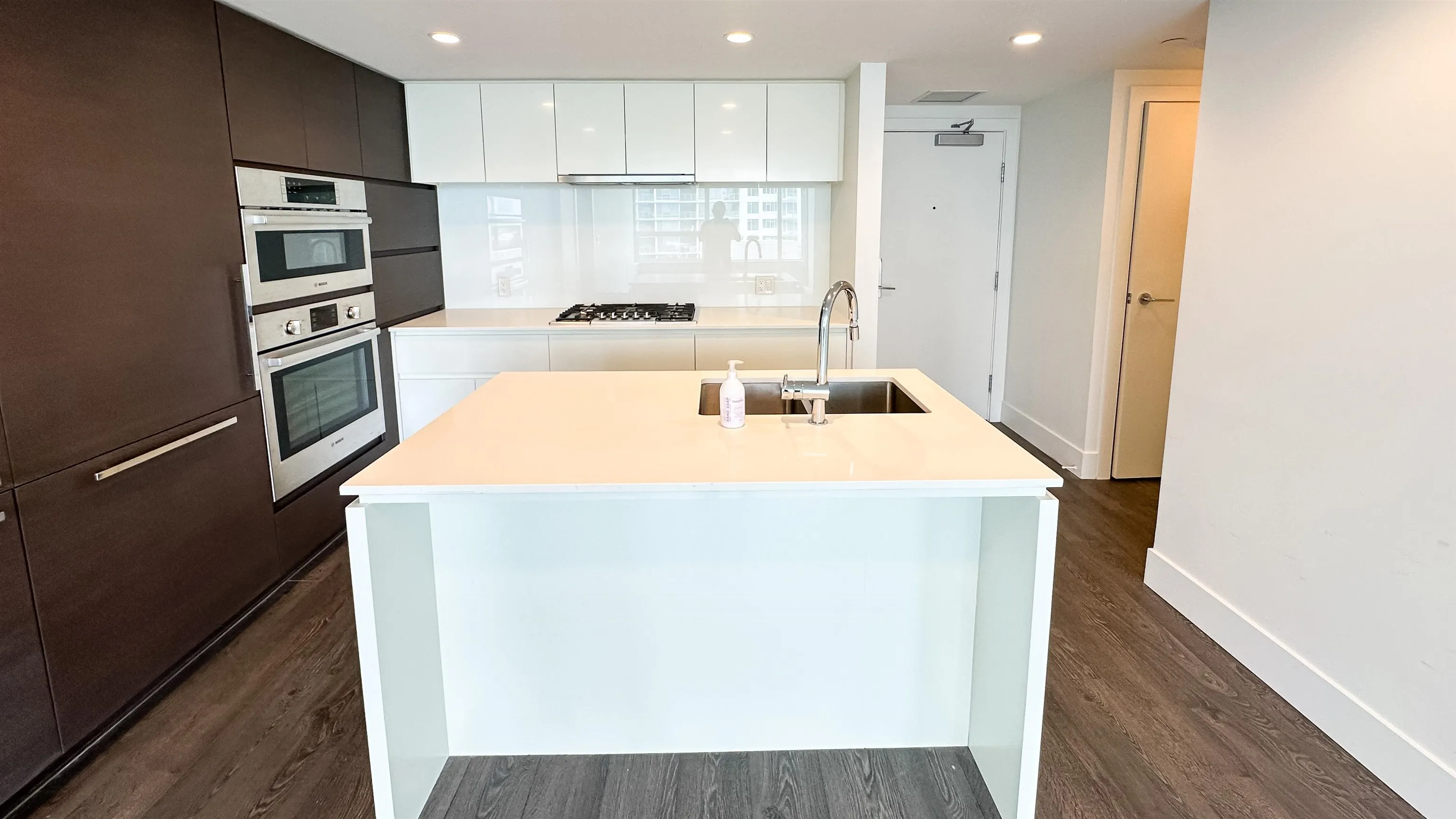 709 6900 Pearson Way