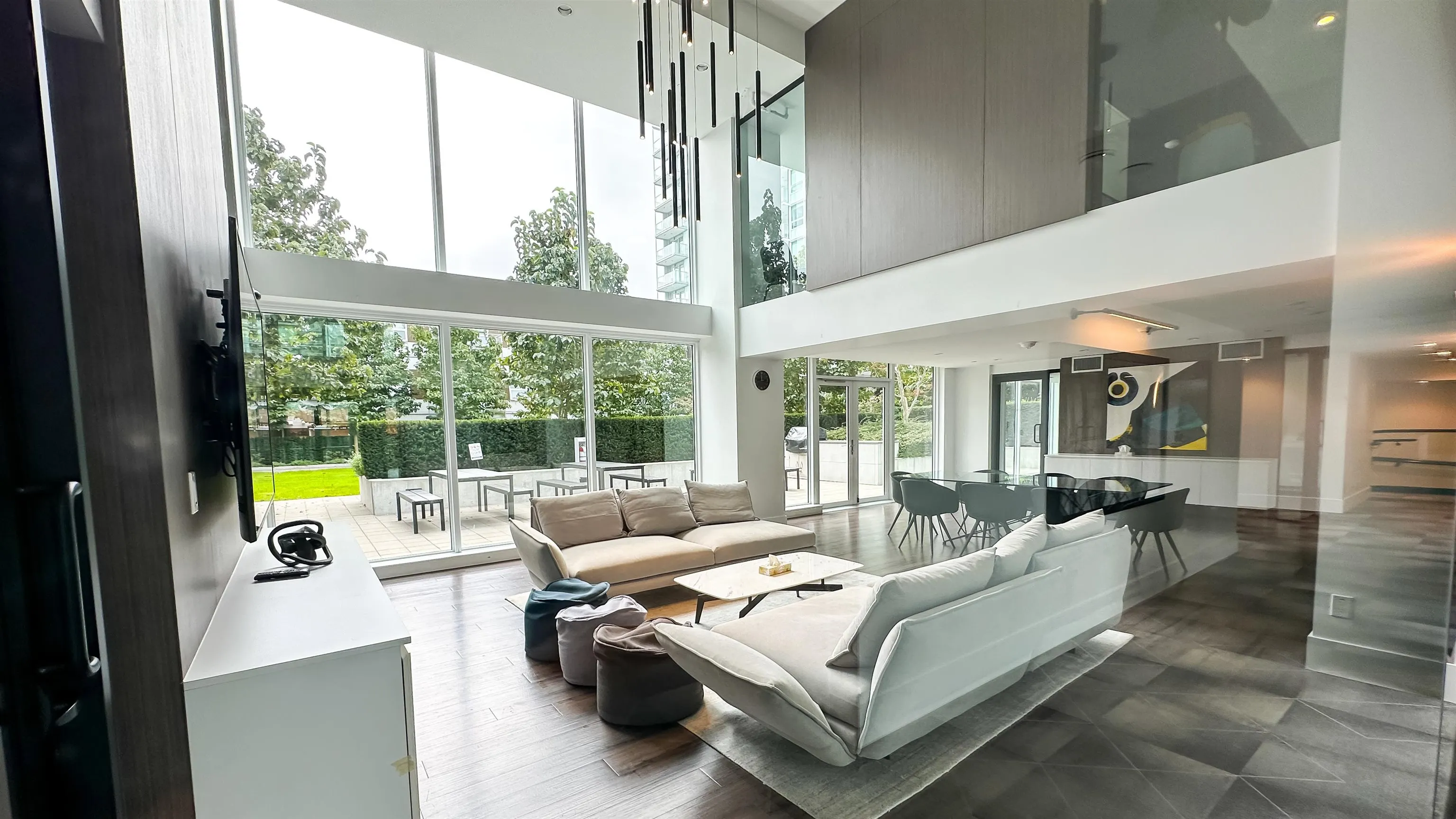 709 6900 Pearson Way