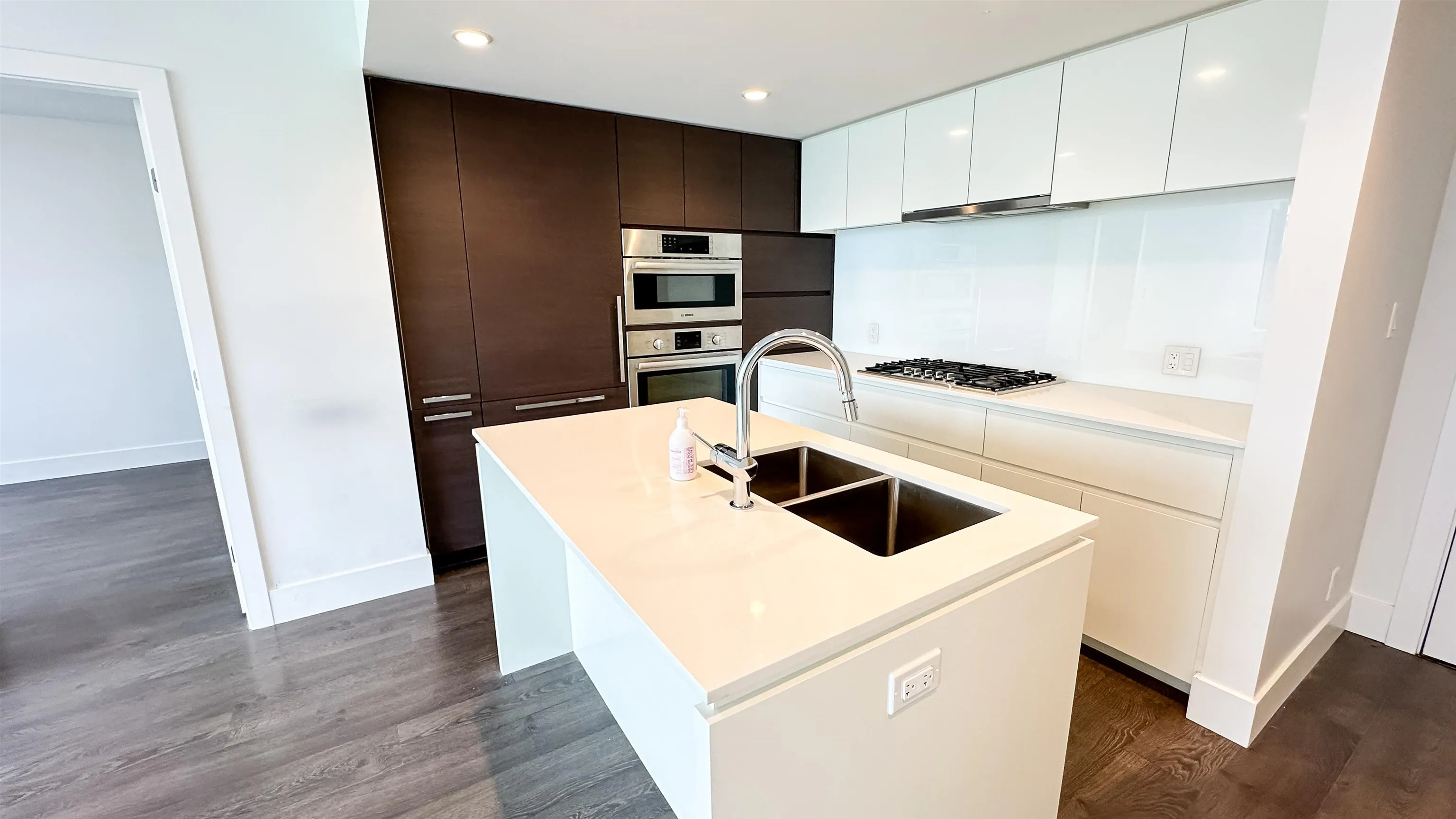 709 6900 Pearson Way