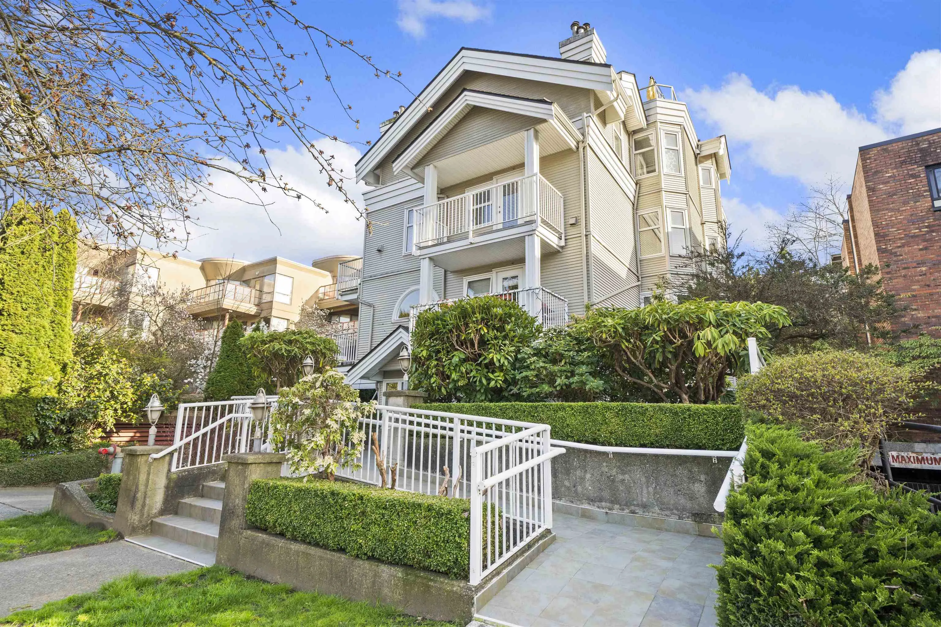 1868 W 8th Avenue