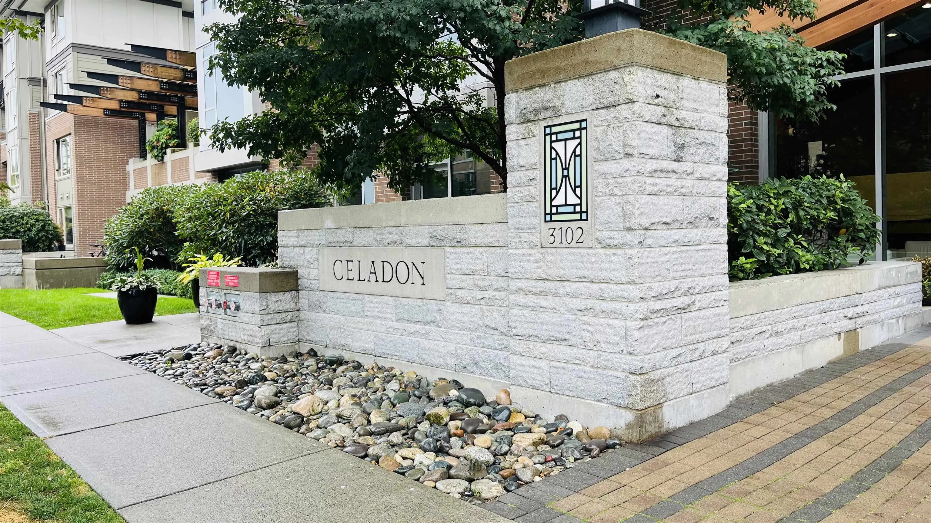 602 3102 Windsor Gate