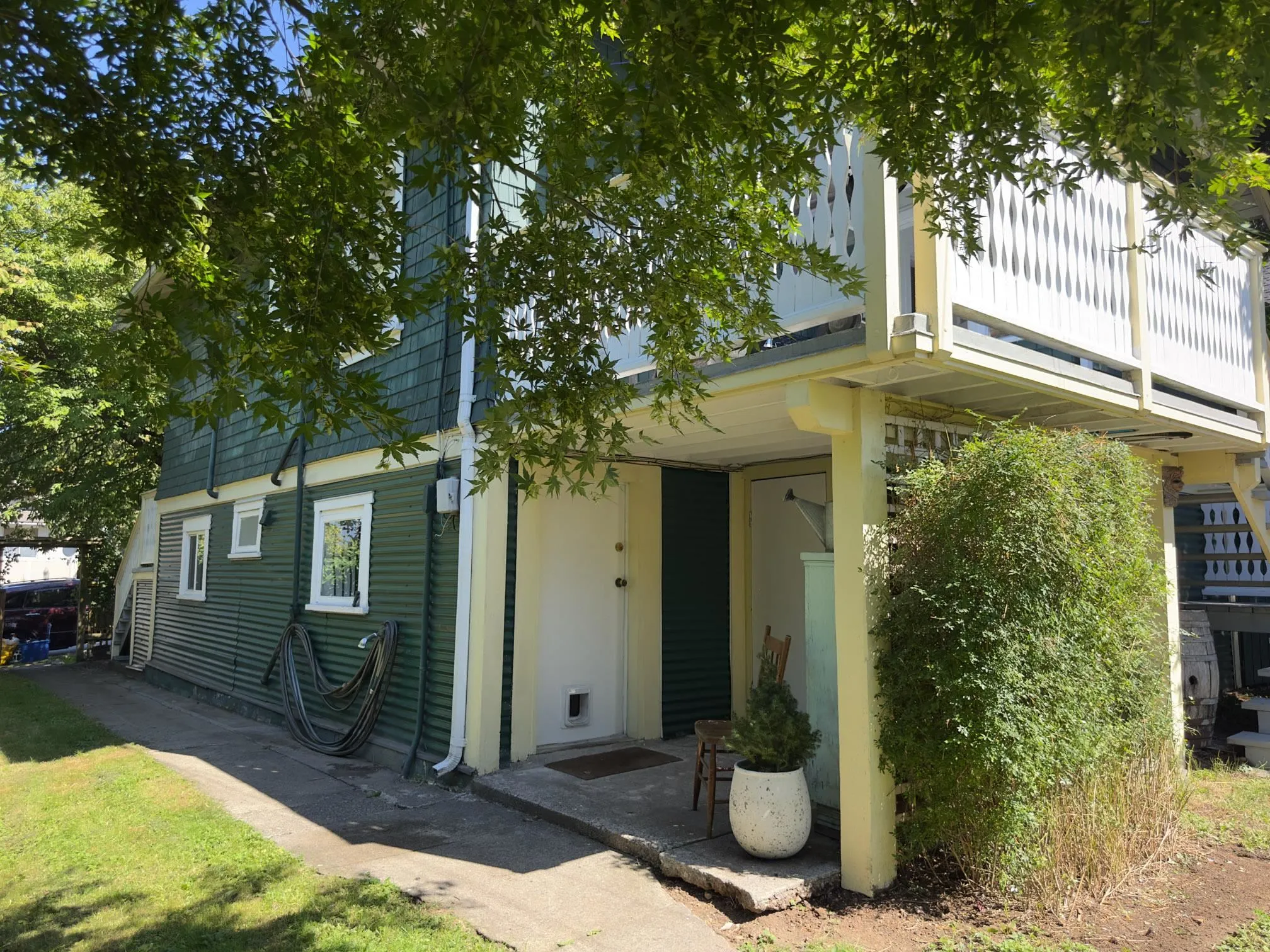 3336 E Georgia Street