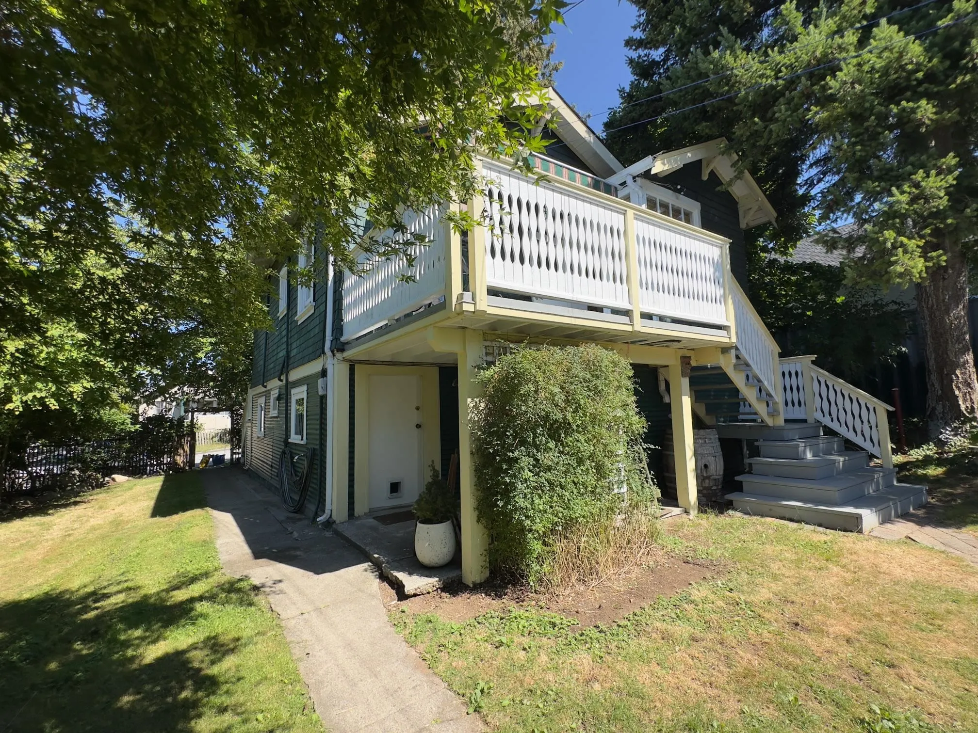 3336 E Georgia Street