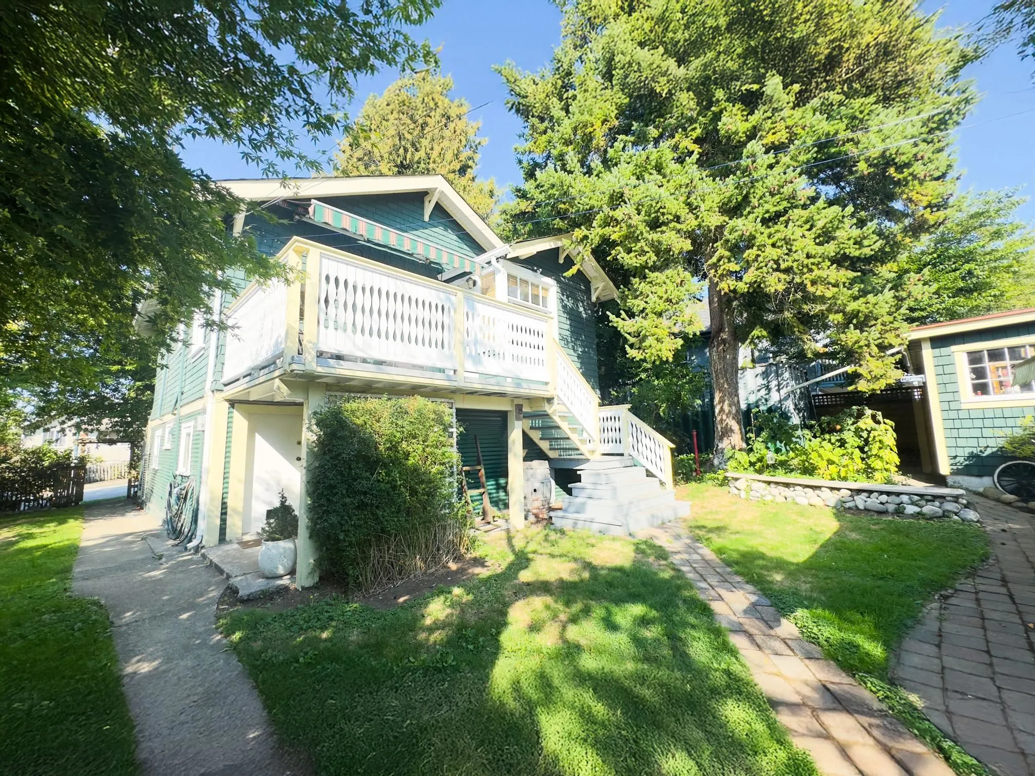 3336 E Georgia Street