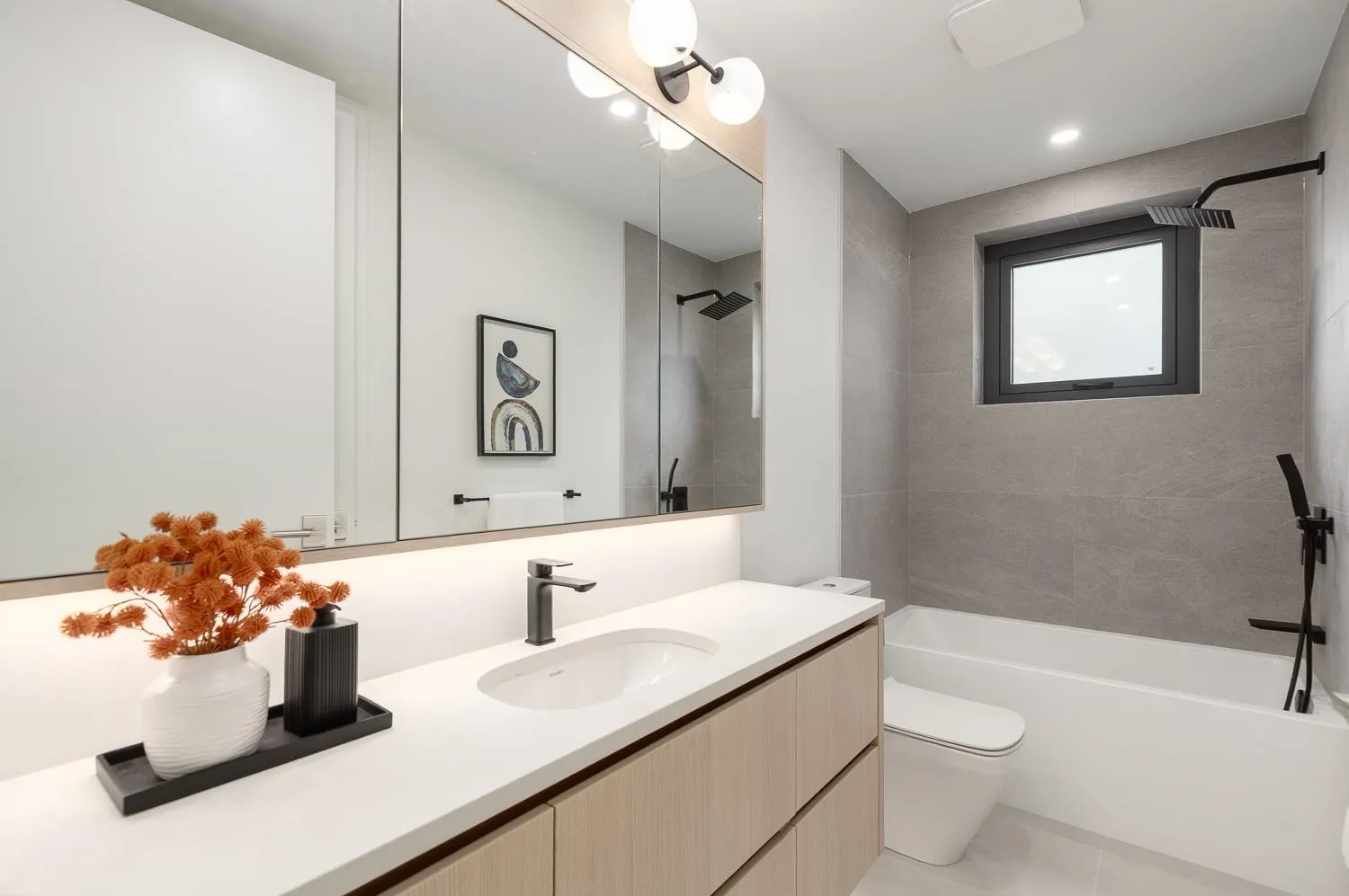 1 3186 W 11th Avenue