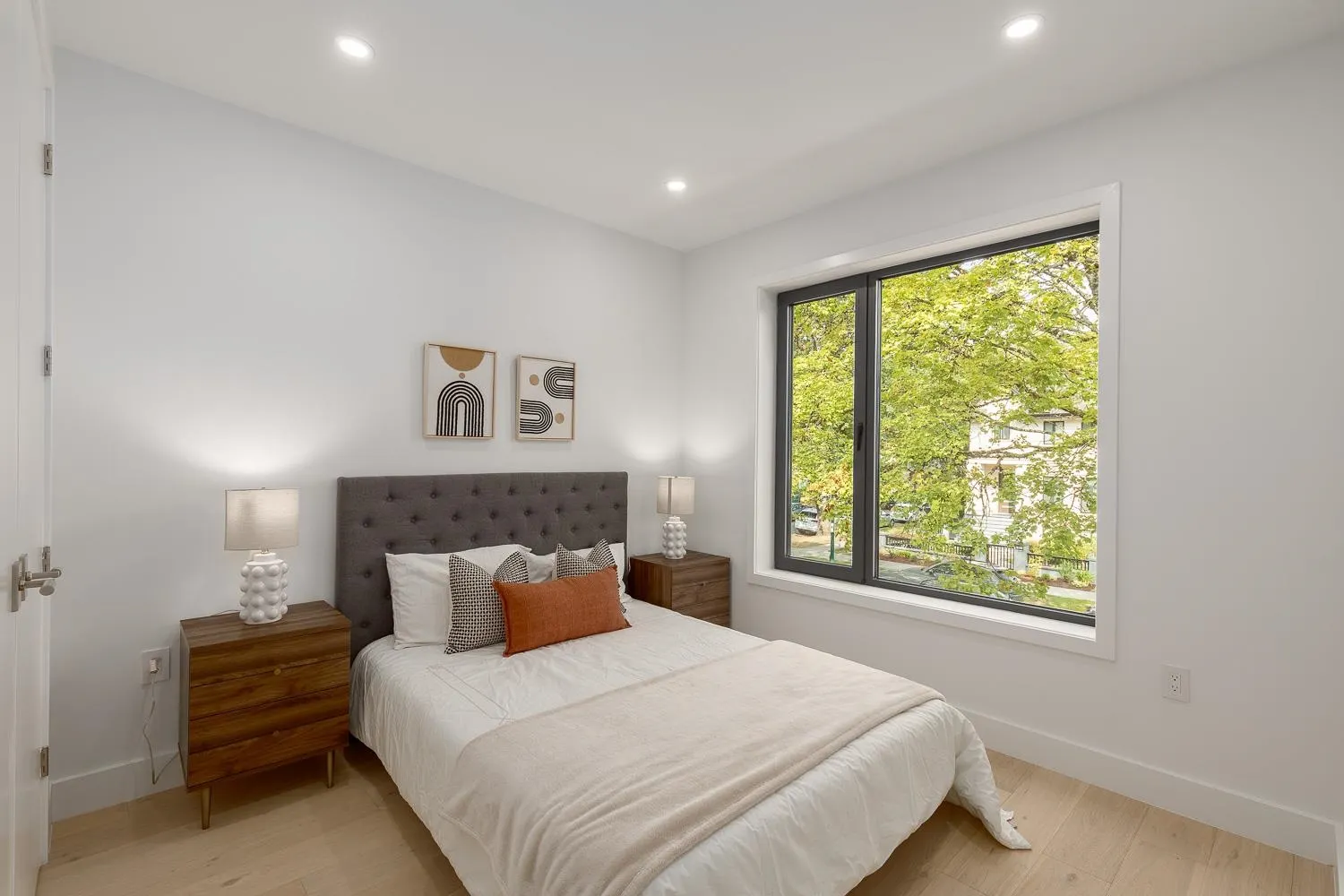 1 3186 W 11th Avenue