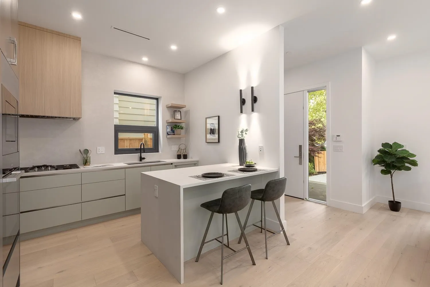 1 3186 W 11th Avenue