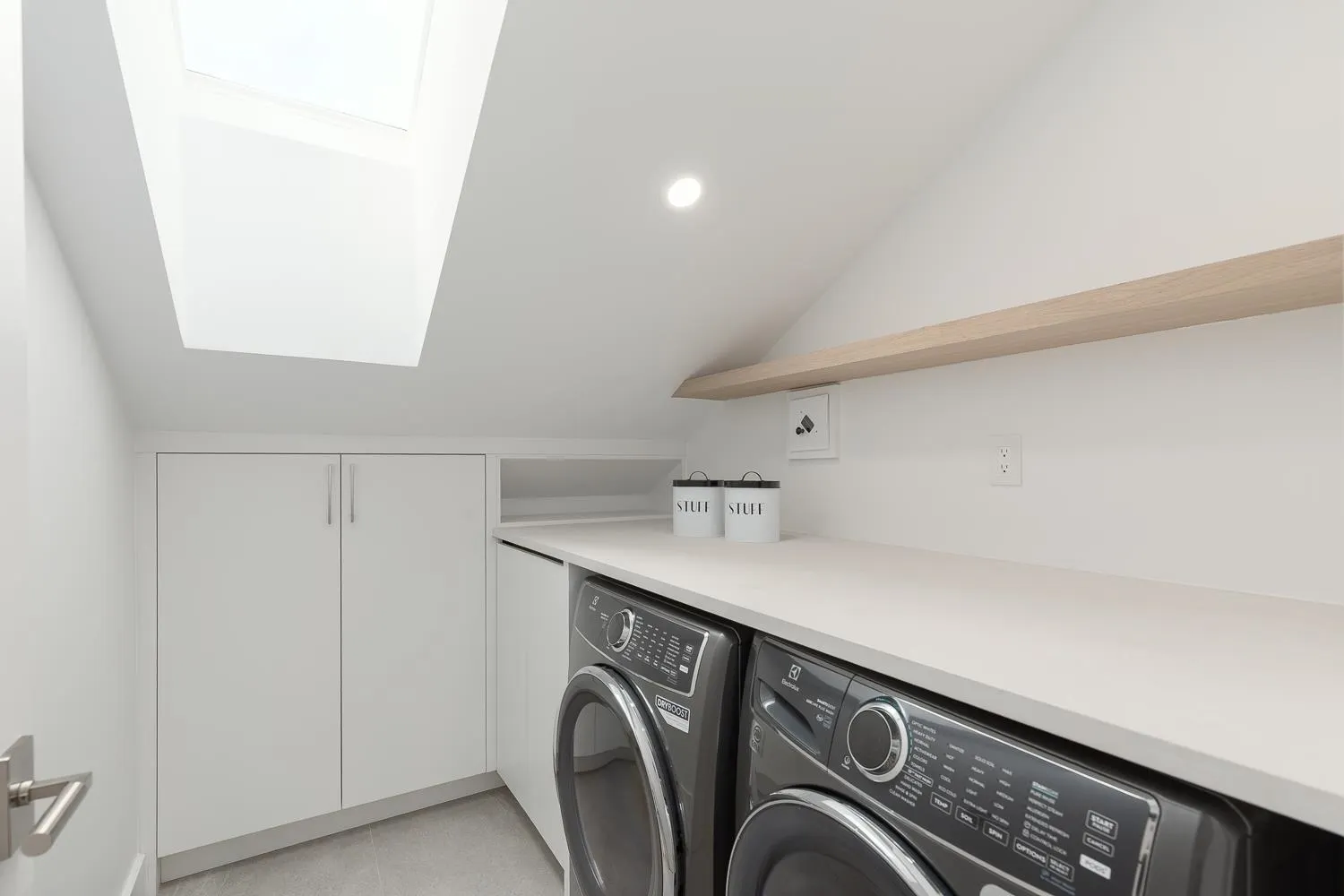 1 3186 W 11th Avenue