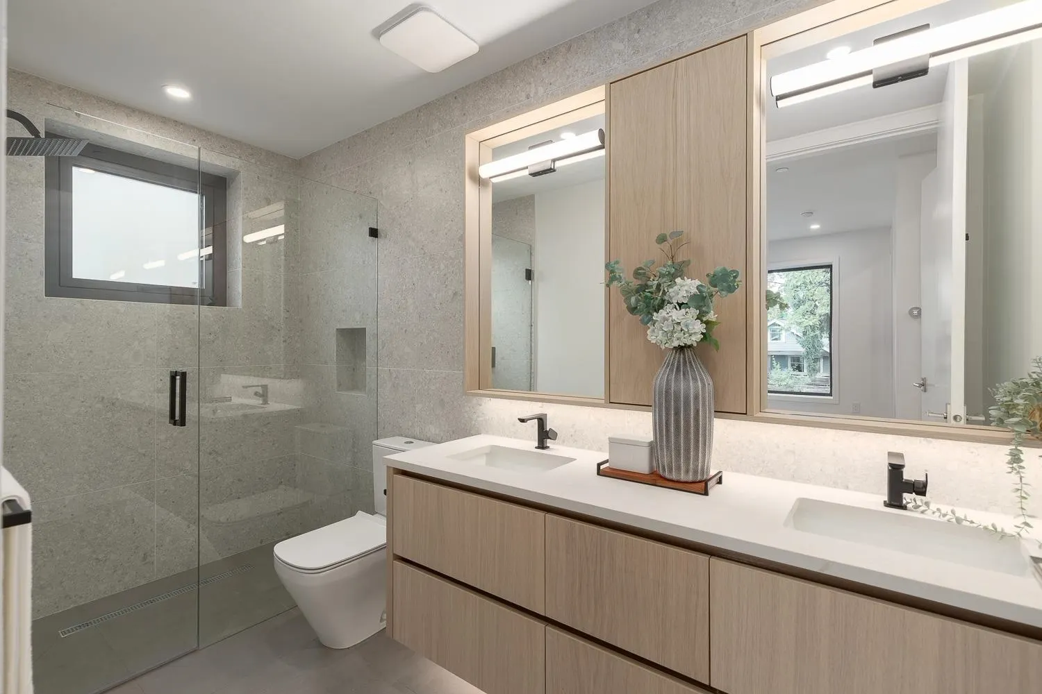 1 3186 W 11th Avenue