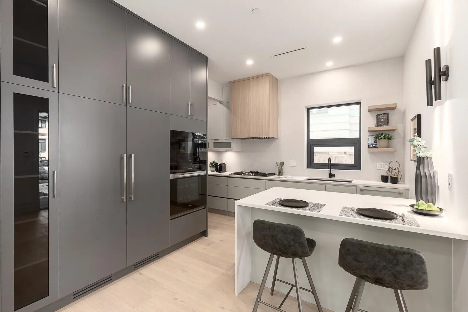 1 3186 W 11th Avenue