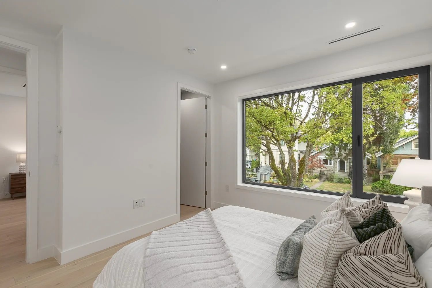 1 3186 W 11th Avenue