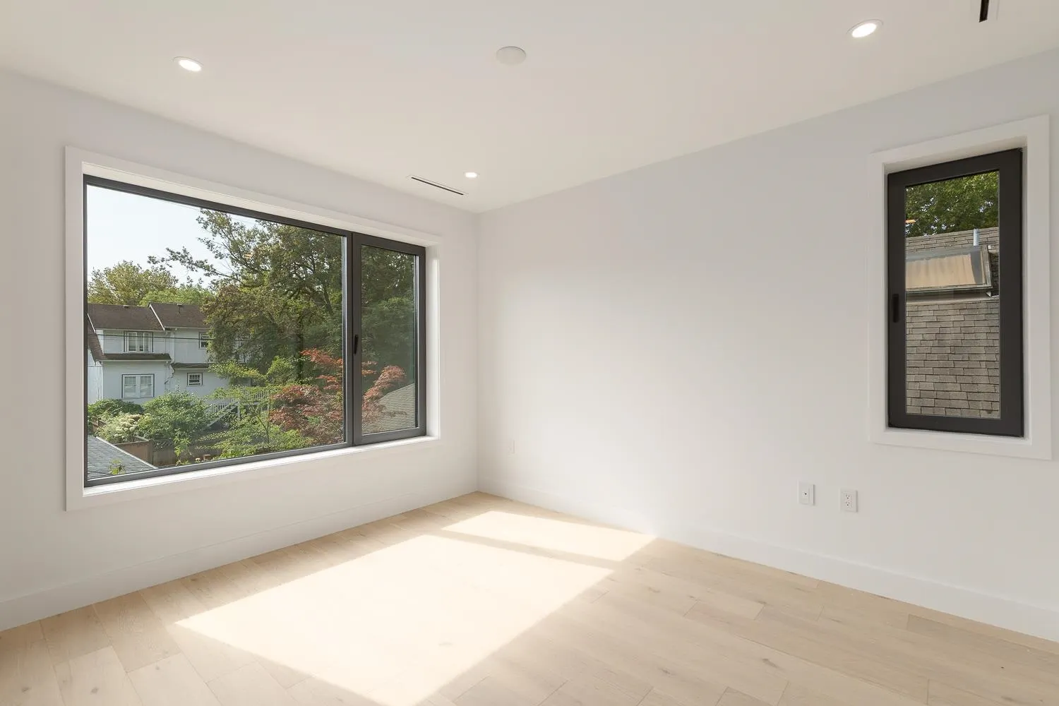 2 3186 W 11th Avenue