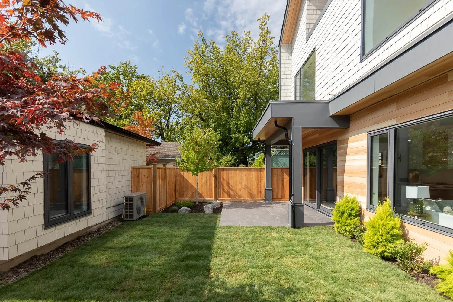 2 3186 W 11th Avenue