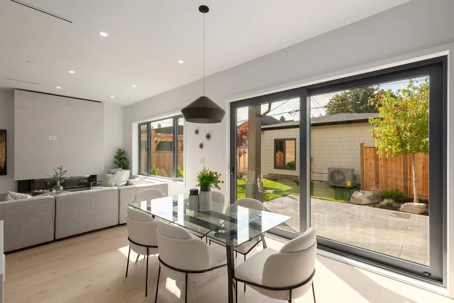 2 3186 W 11th Avenue