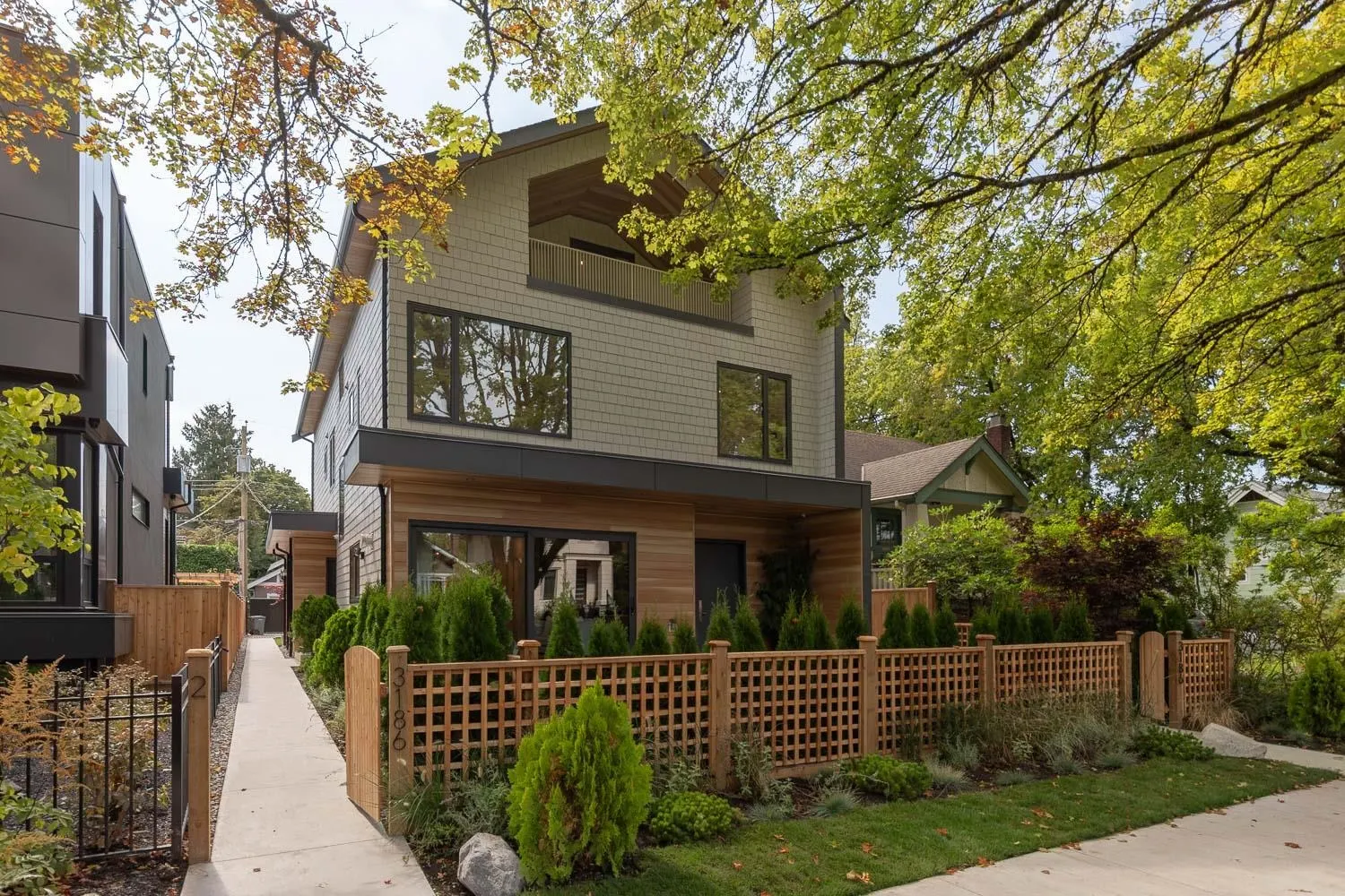 2 3186 W 11th Avenue