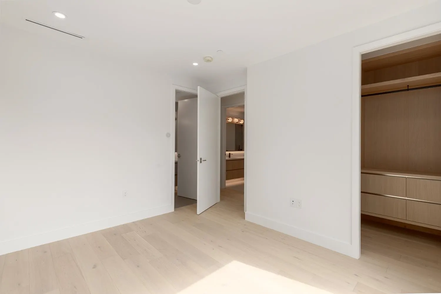 2 3186 W 11th Avenue