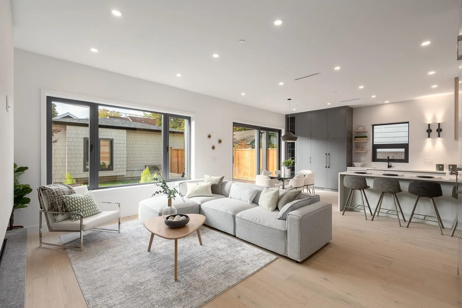 2 3186 W 11th Avenue