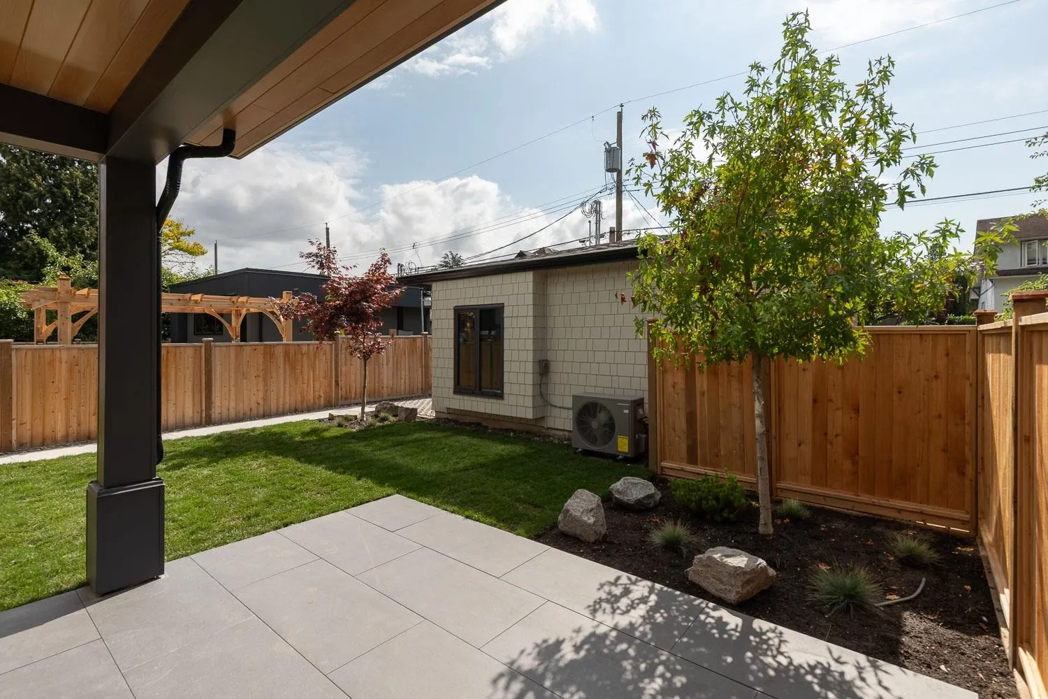 2 3186 W 11th Avenue