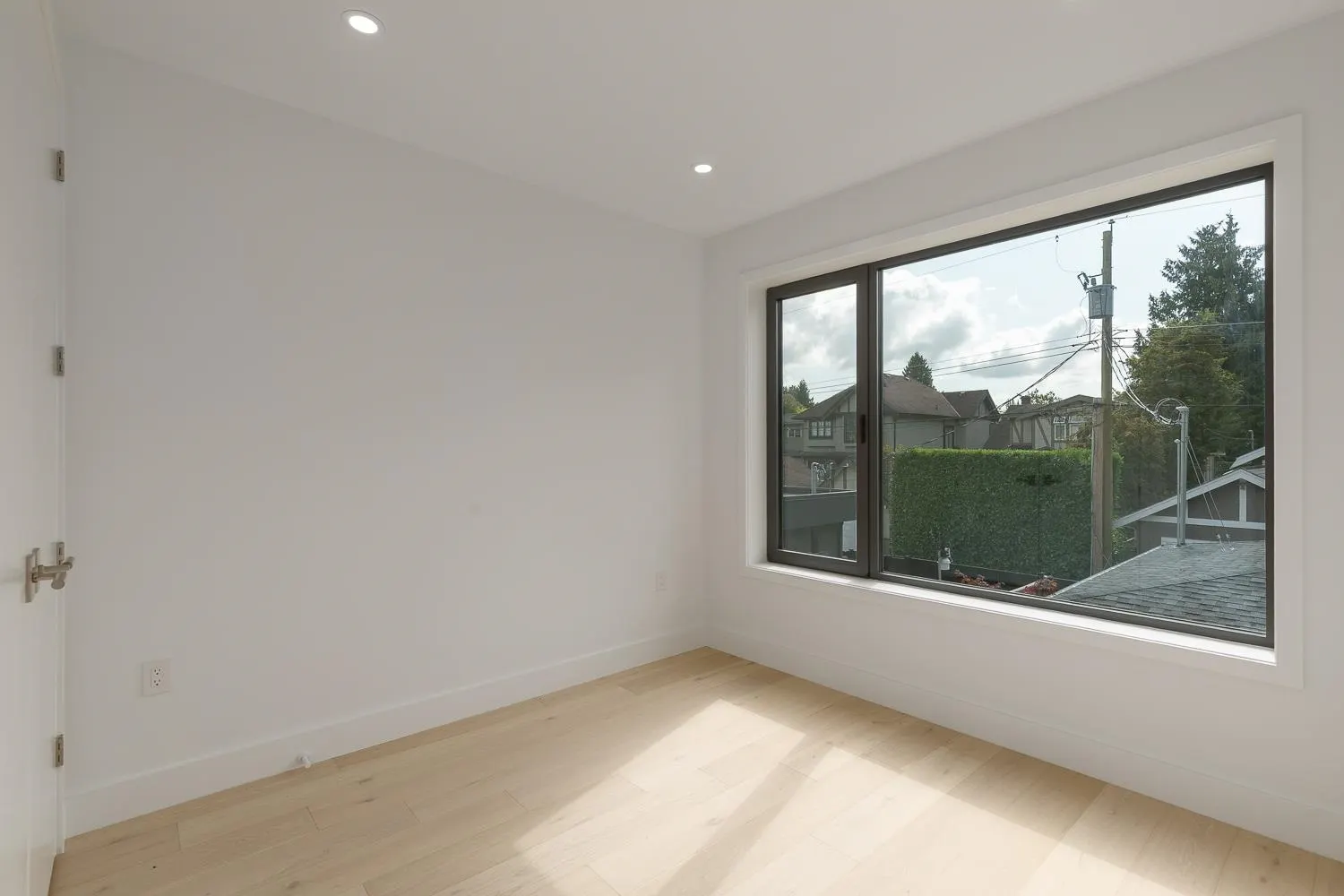 2 3186 W 11th Avenue