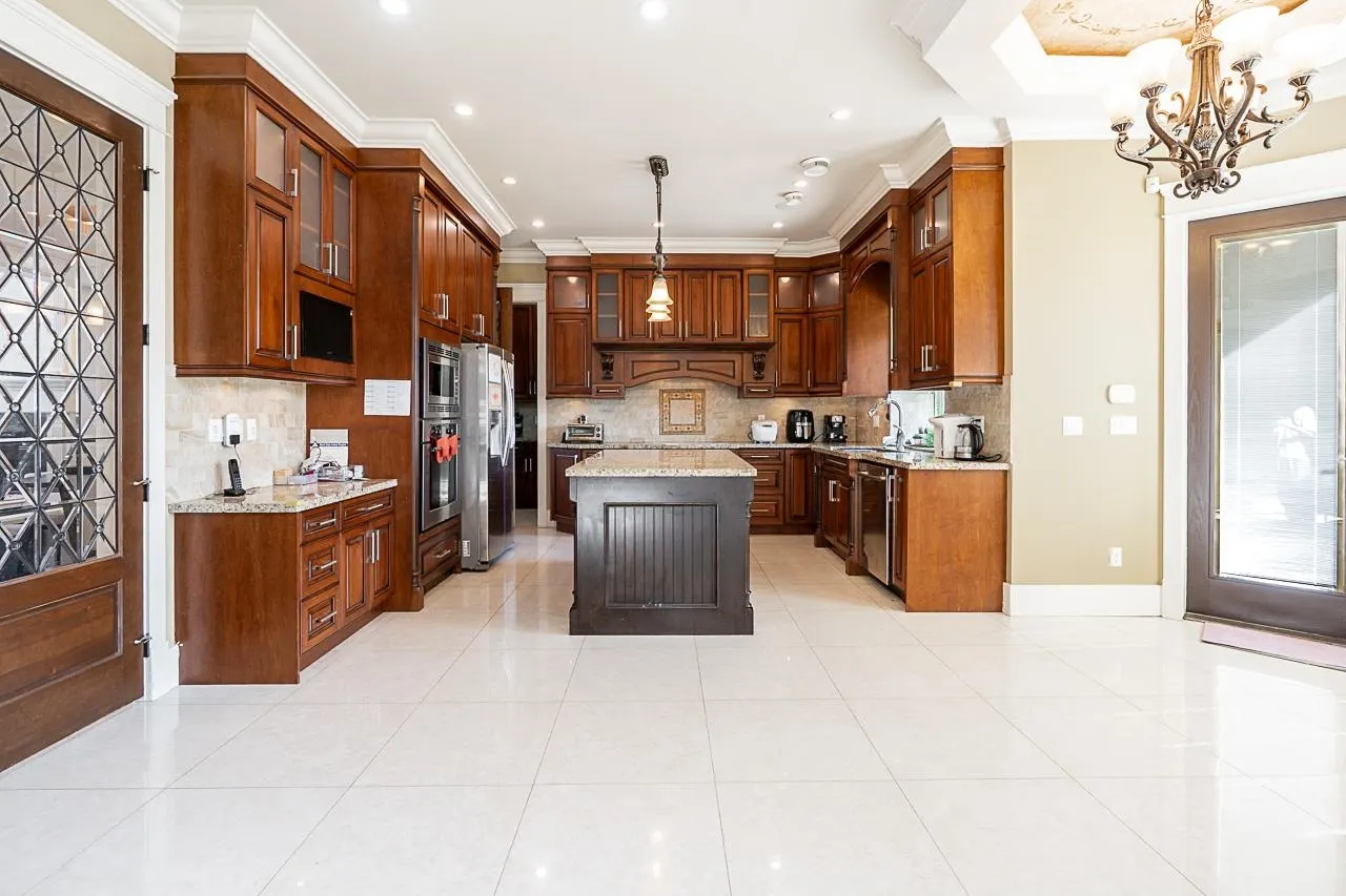 7600 Belair Drive