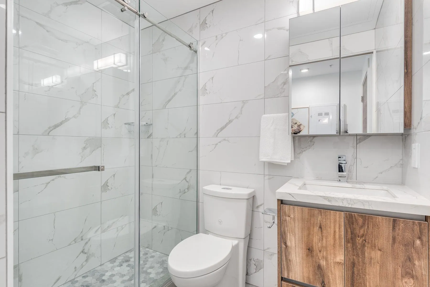401 - PROMO 1170 Barclay Street