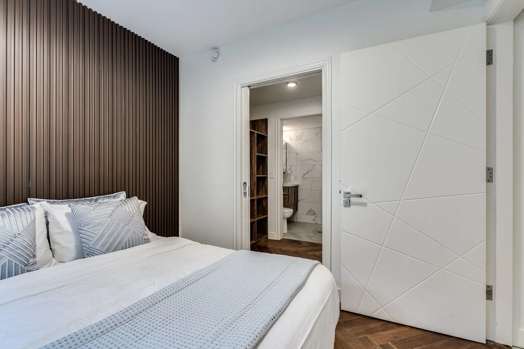 101 1170 Barclay Street