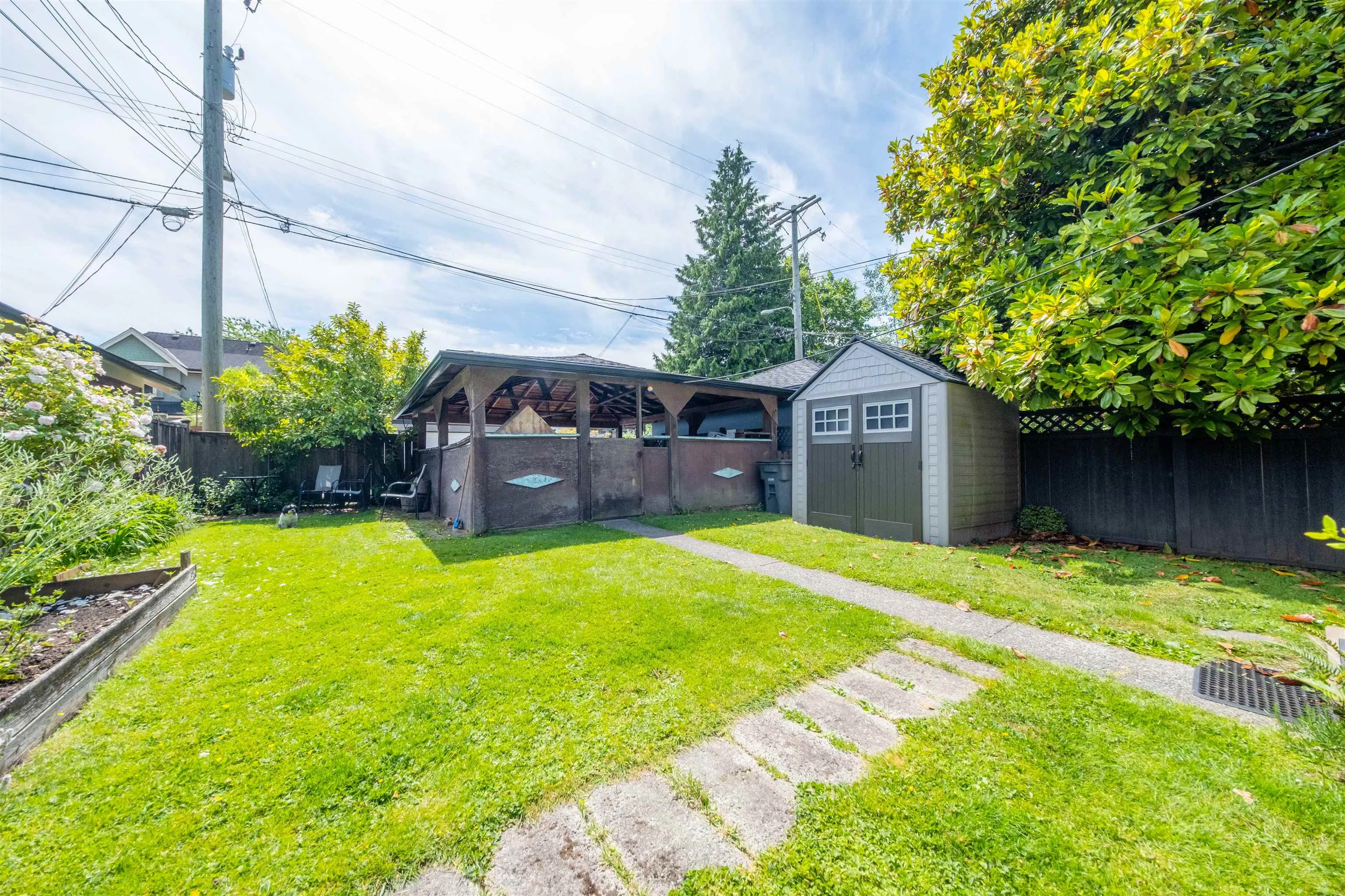 670 W 20th Avenue