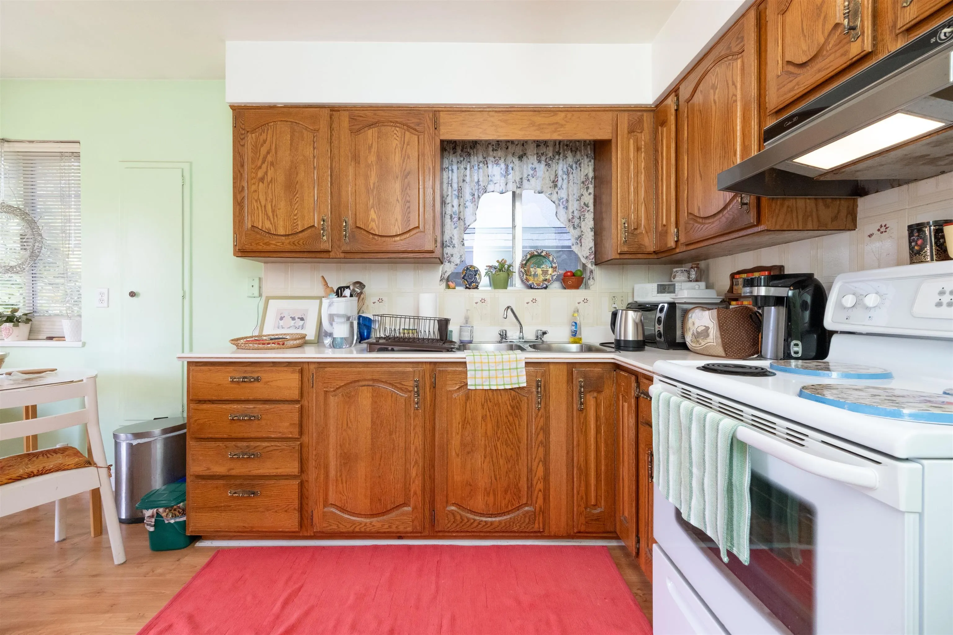 670 W 20th Avenue