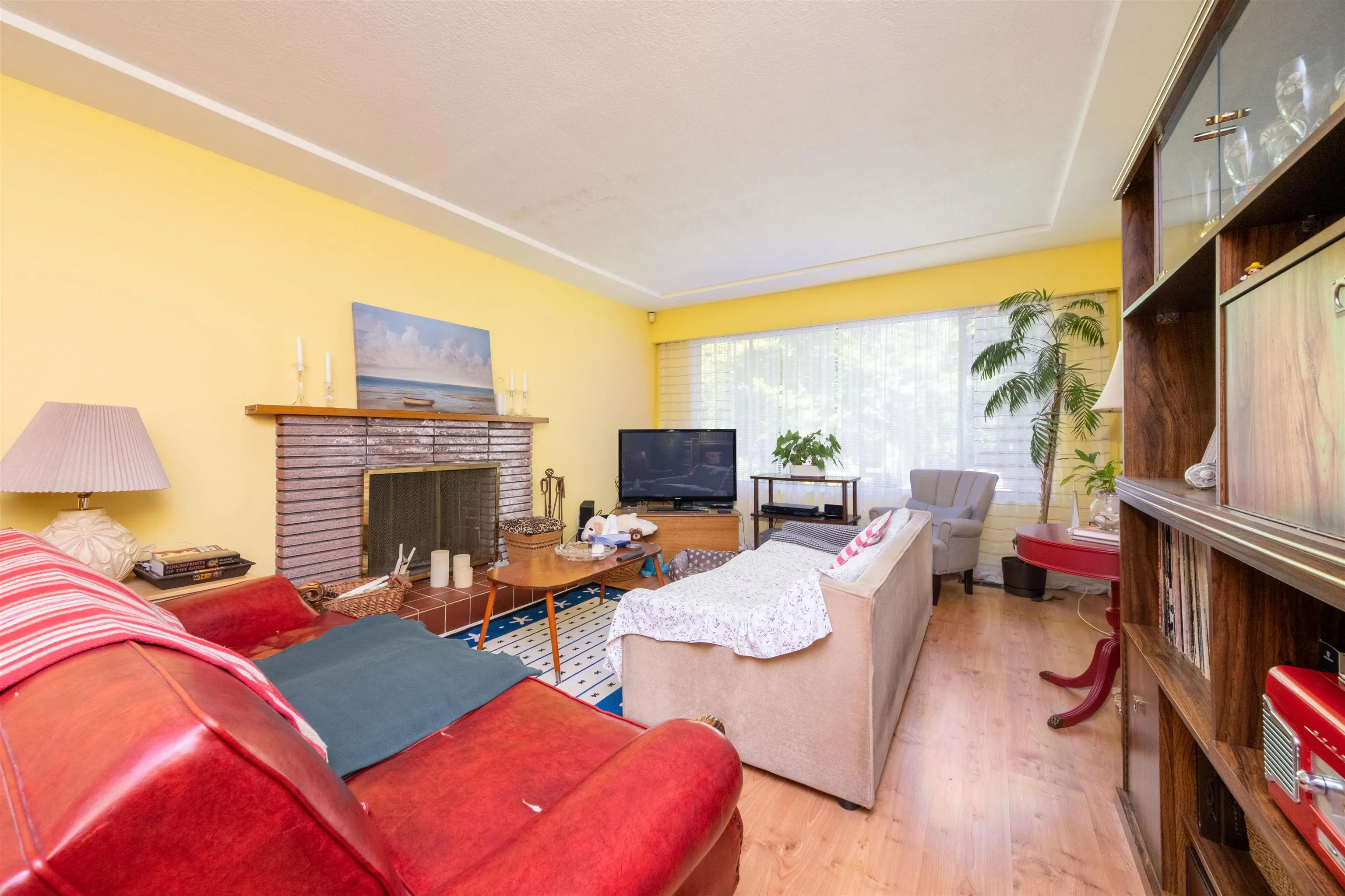 670 W 20th Avenue