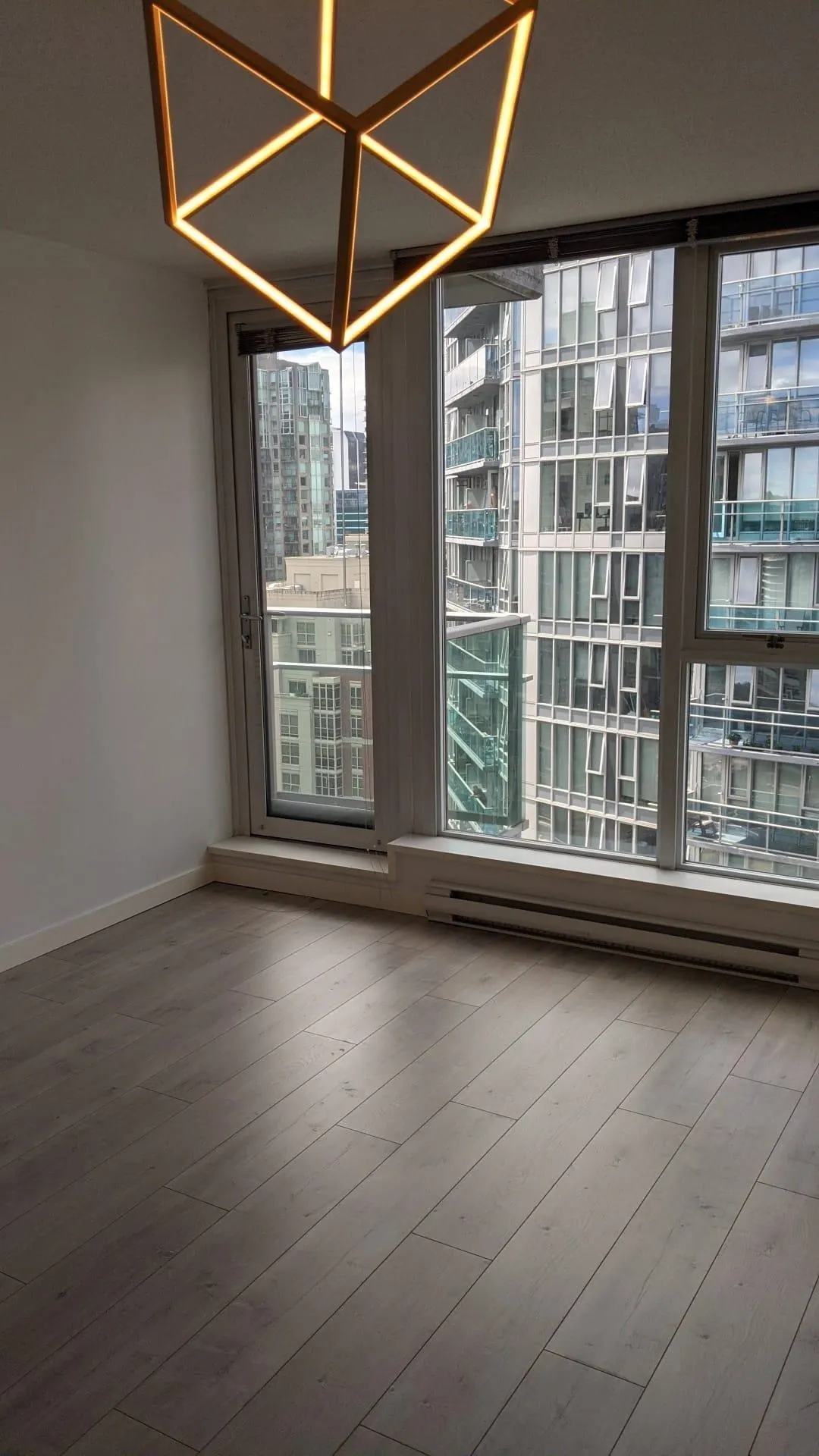 2201 233 Robson Street