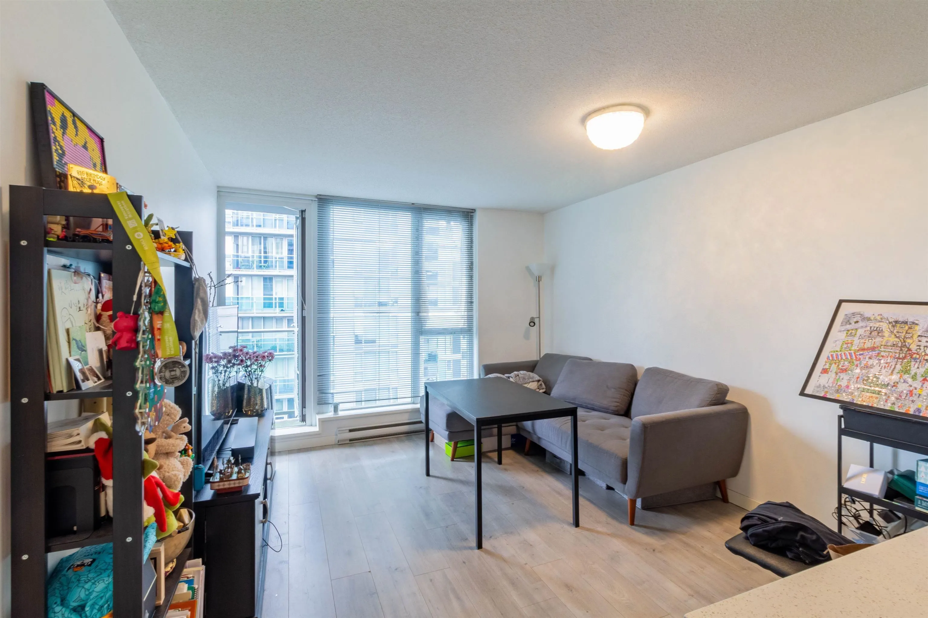 2201 233 Robson Street