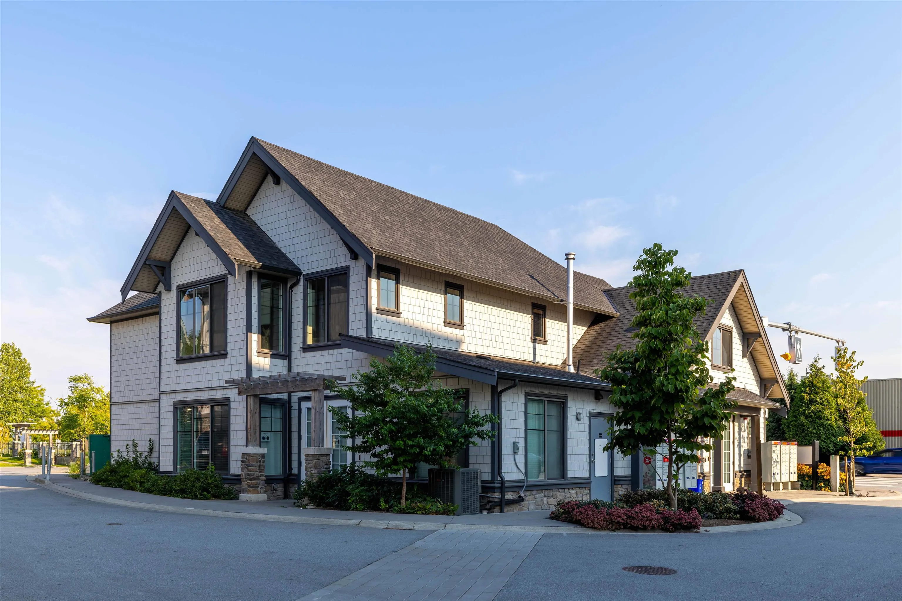 A502 20487 65 Avenue