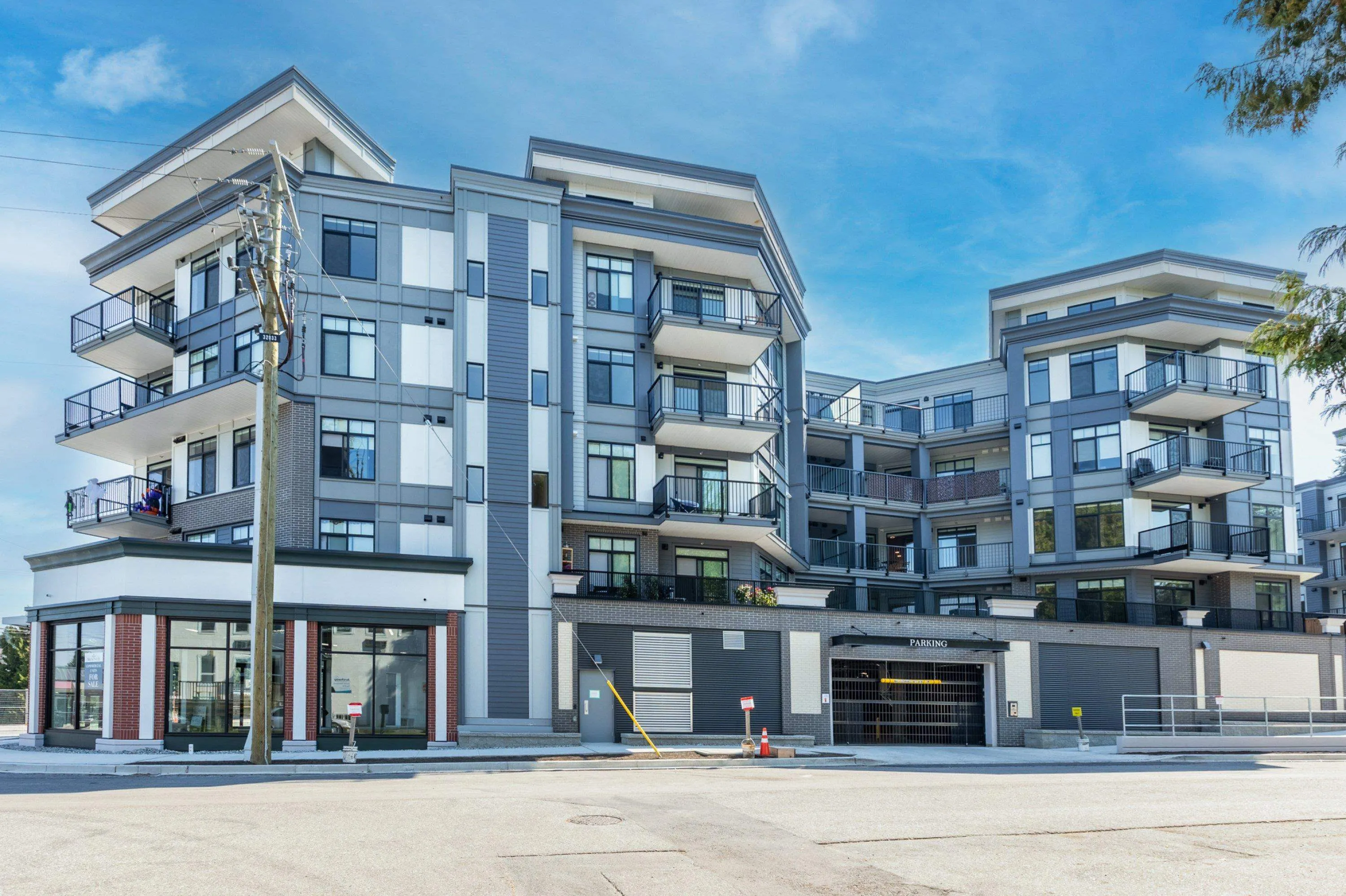 205 33816 South Fraser Way