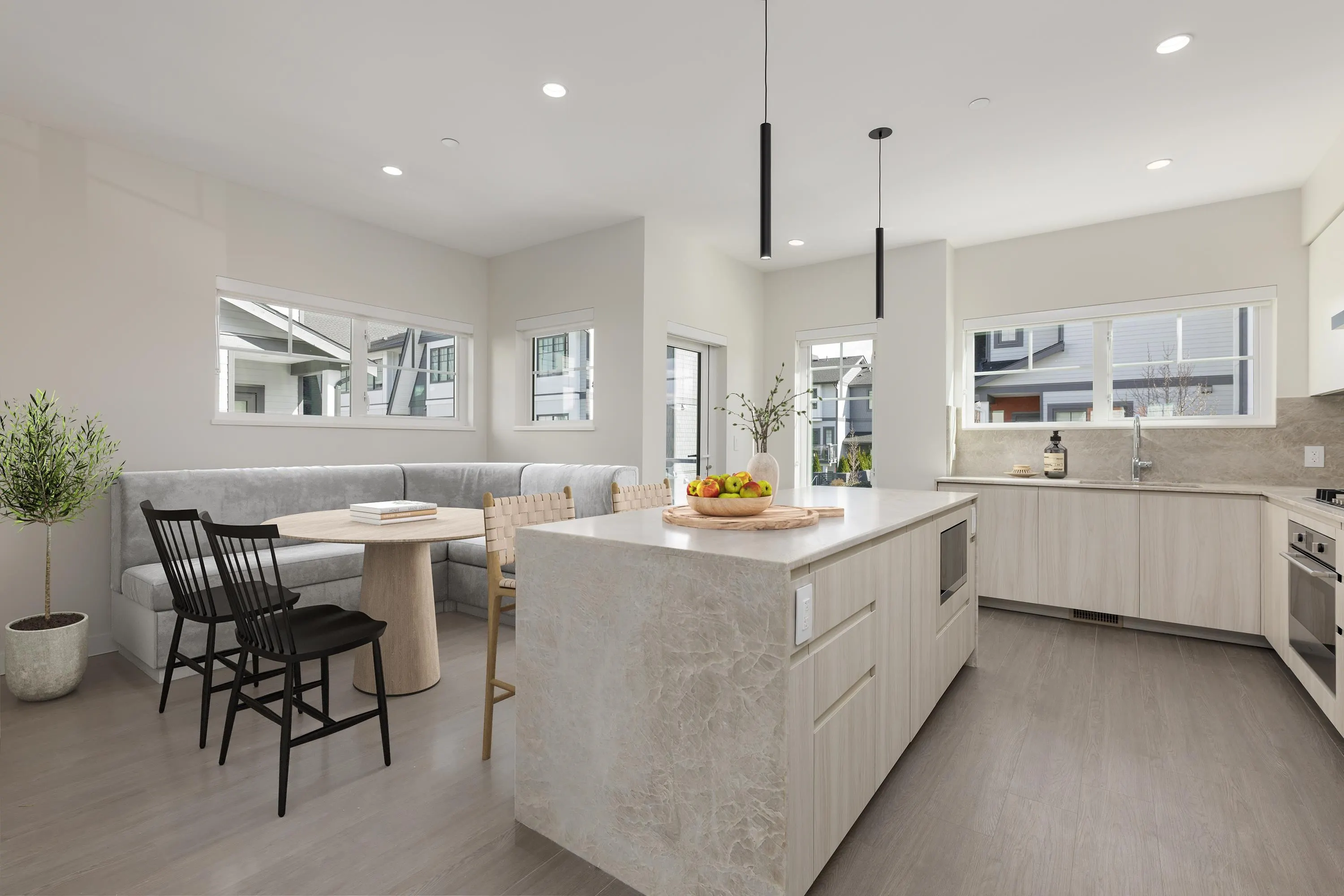 100 19451 Sutton Avenue