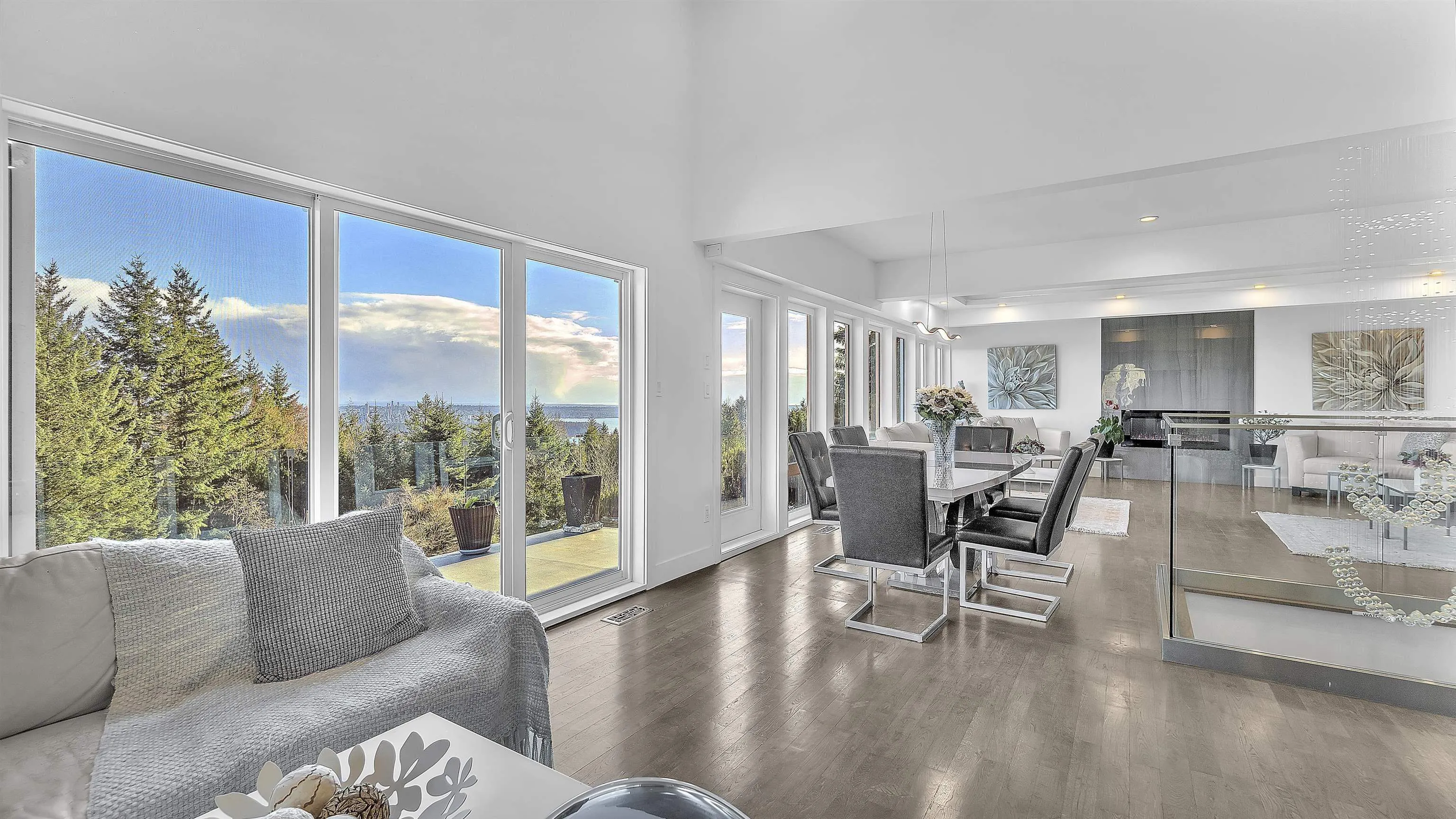 1135 Groveland Court