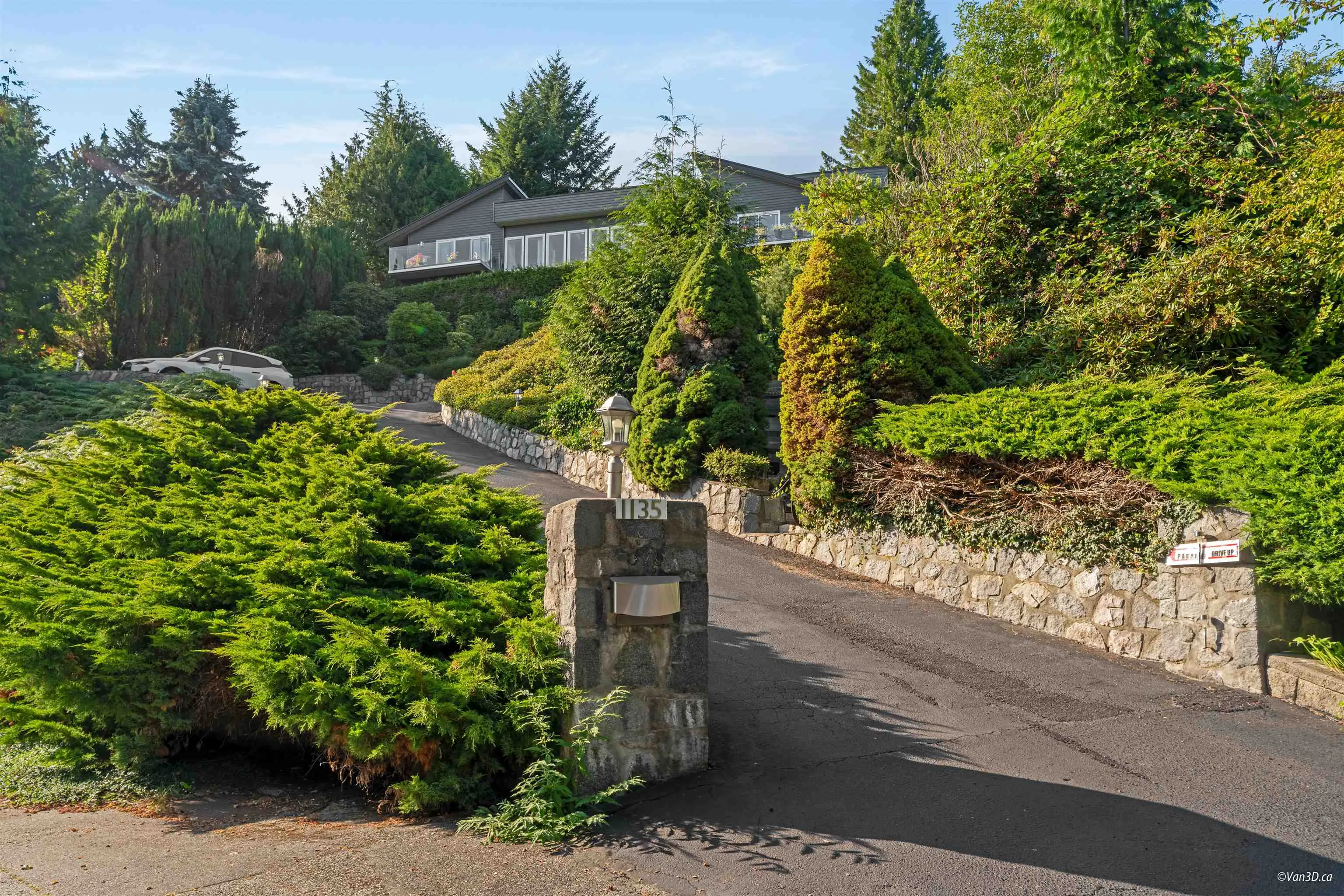 1135 Groveland Court