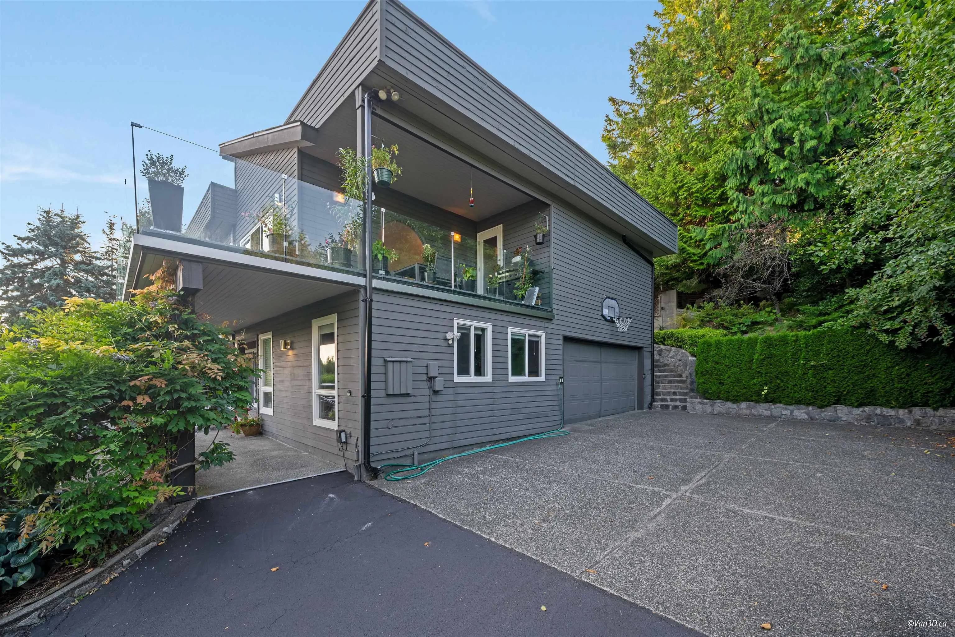 1135 Groveland Court