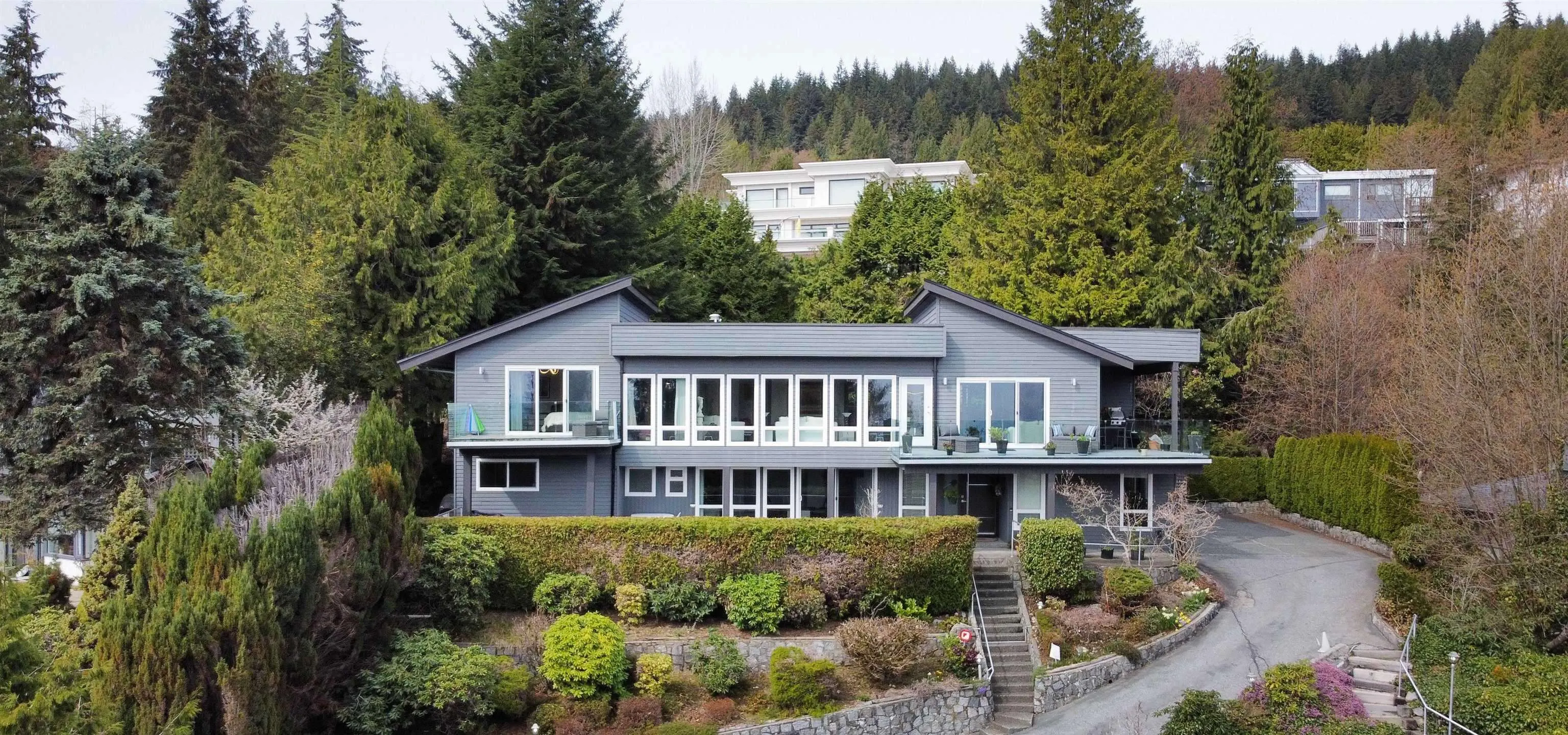1135 Groveland Court