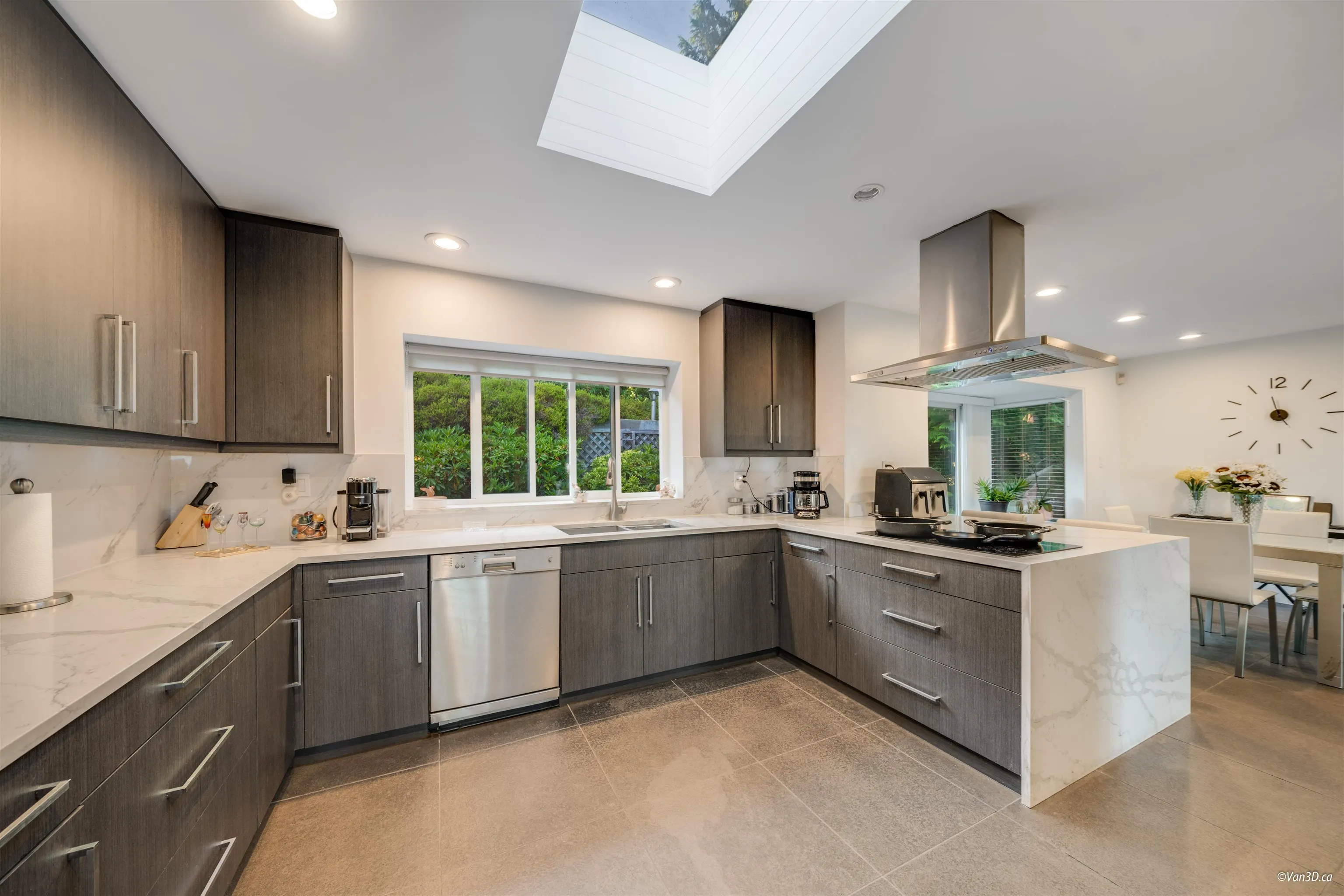 1135 Groveland Court