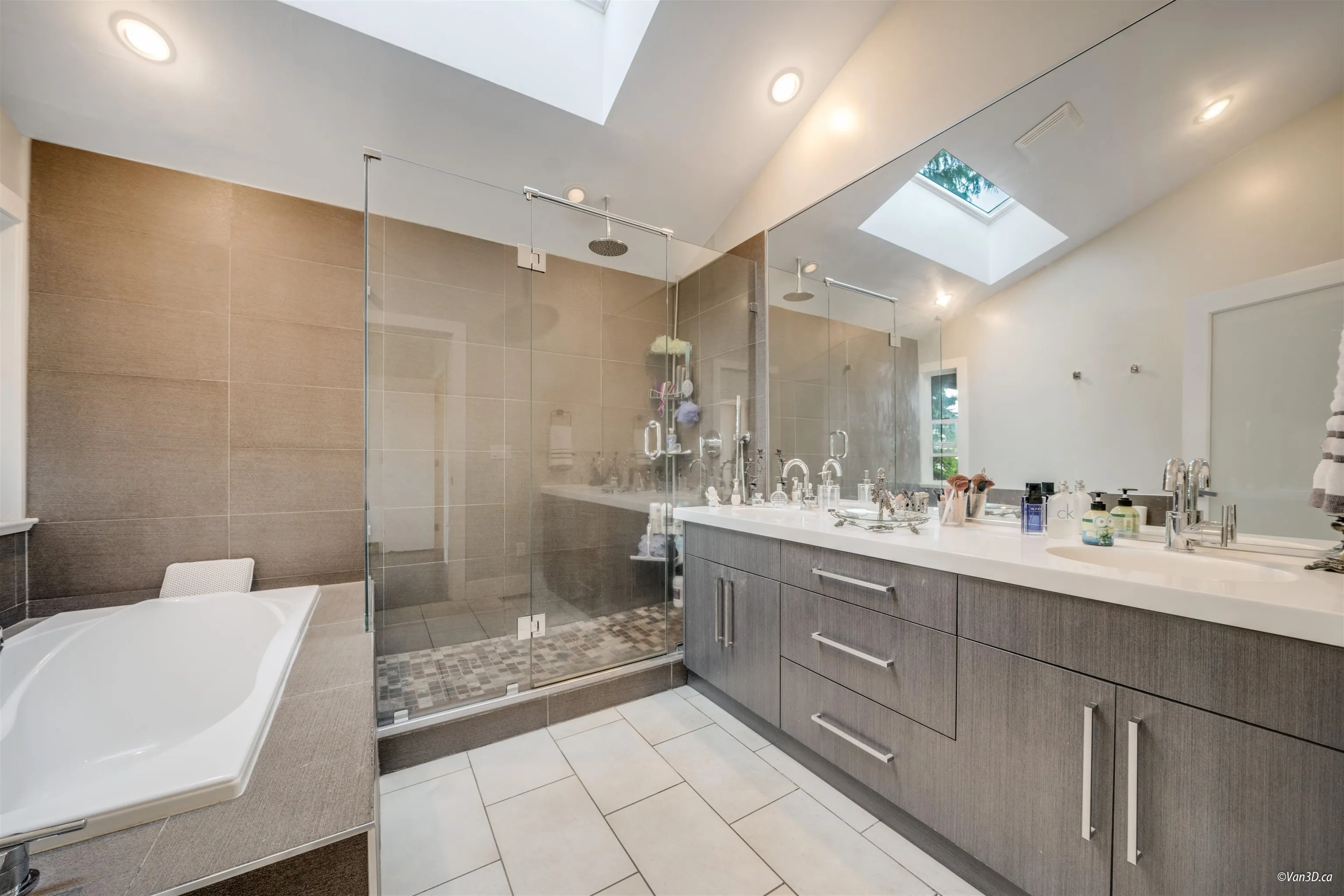 1135 Groveland Court